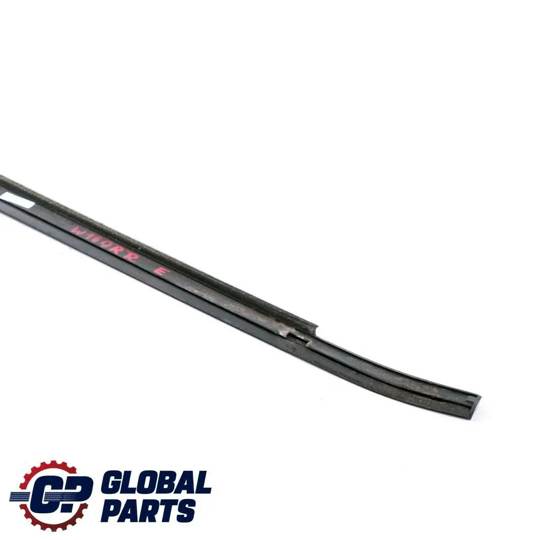 Mercedes-Benz Clase A W169 Puerta Trasera Derecha Junta Riel para con número de pieza A1697350465 Mercedes-Benz Clase A W169 Puerta Trasera Derecha Junta Riel - SKU A1697350465 - Número de pieza A1697350465
