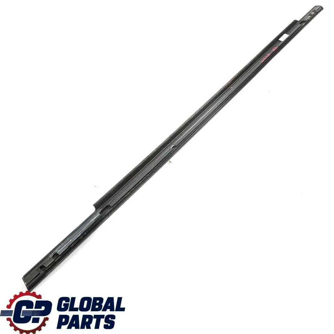 Modanatura Finestra Porta Posteriore Sinistra per Mercedes W245 con numero di parte A1697351565 Mercedes W245 Modanatura Finestra Porta Posteriore Sinistra - SKU A1697351565 - Numero di parte A1697351565