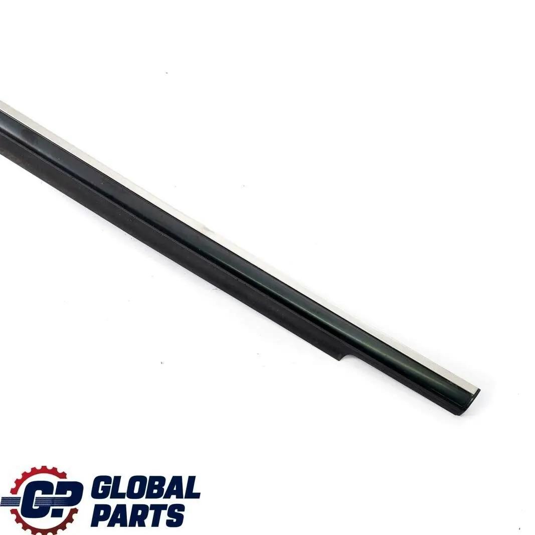 Modanatura Finestra Porta Posteriore Sinistra per Mercedes W245 con numero di parte A1697351565 Mercedes W245 Modanatura Finestra Porta Posteriore Sinistra - SKU A1697351565 - Numero di parte A1697351565