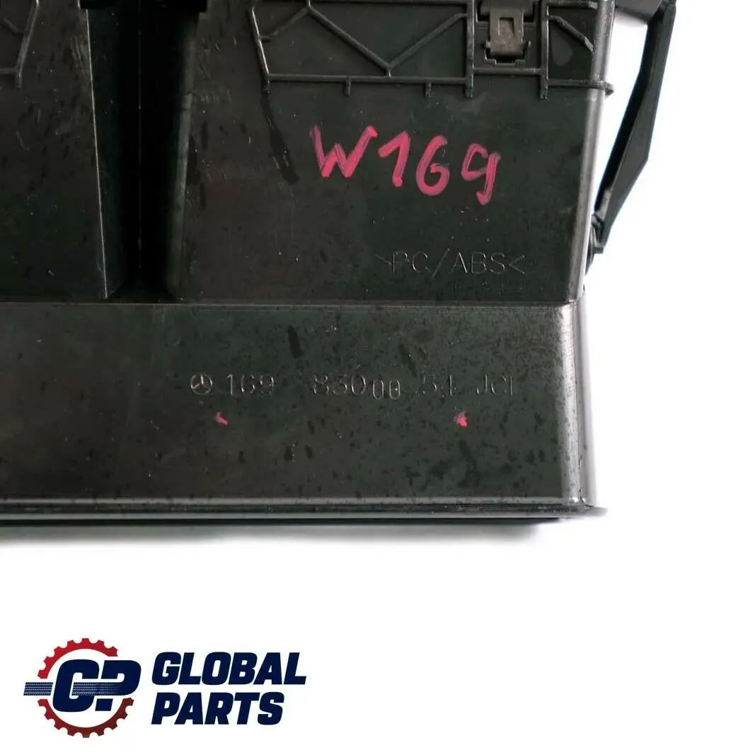 Grille d'aération centrale du tableau de bord pour Mercedes A B W169 W245 à propos du numéro de pièce A1698300054 Mercedes A B W169 W245 Grille d'aération centrale du tableau de bord - SKU A1698300054 - Numéro de pièce A1698300054