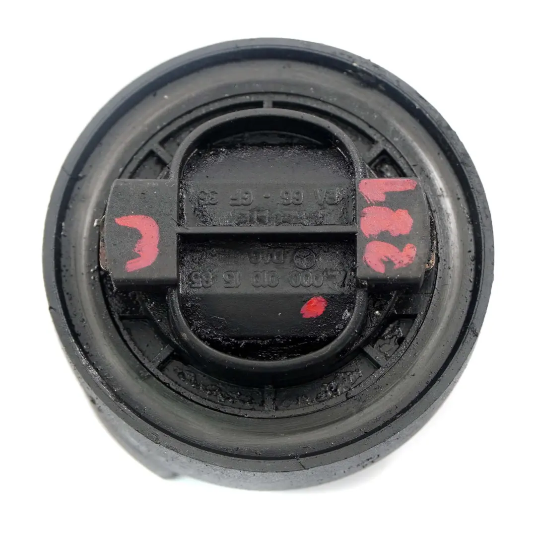 OM642 OM651 Tapa cuello motor diesel Tapón llenado aceite para Mercedes W221 con número de pieza A0000101585 Mercedes W221 OM642 OM651 Tapa cuello motor diesel Tapón llenado aceite - SKU A0000101585 - Número de pieza A0000101585