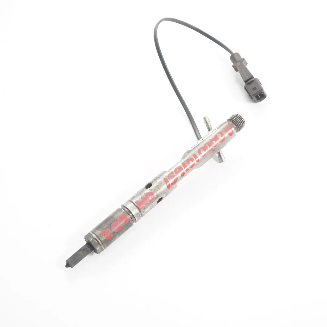 W903 OM602 motore iniettore carburante ugello di iniezione per Mercedes con numero di parte A0000101651 Mercedes W903 OM602 motore iniettore carburante ugello di iniezione - SKU A0000101651 - Numero di parte A0000101651