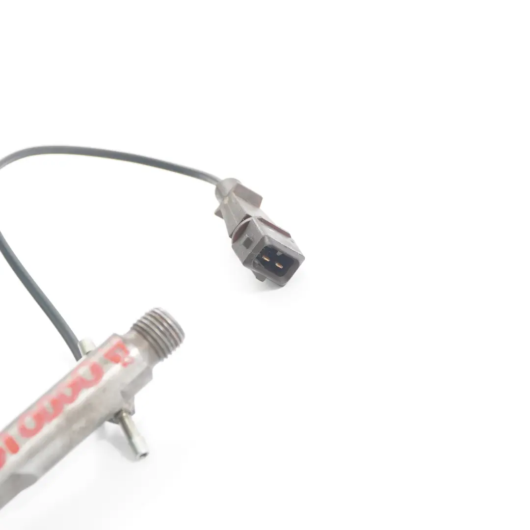 Mercedes W903 OM602 motore iniettore carburante ugello di iniezione - SKU A0000101651 - Numero di parte A0000101651