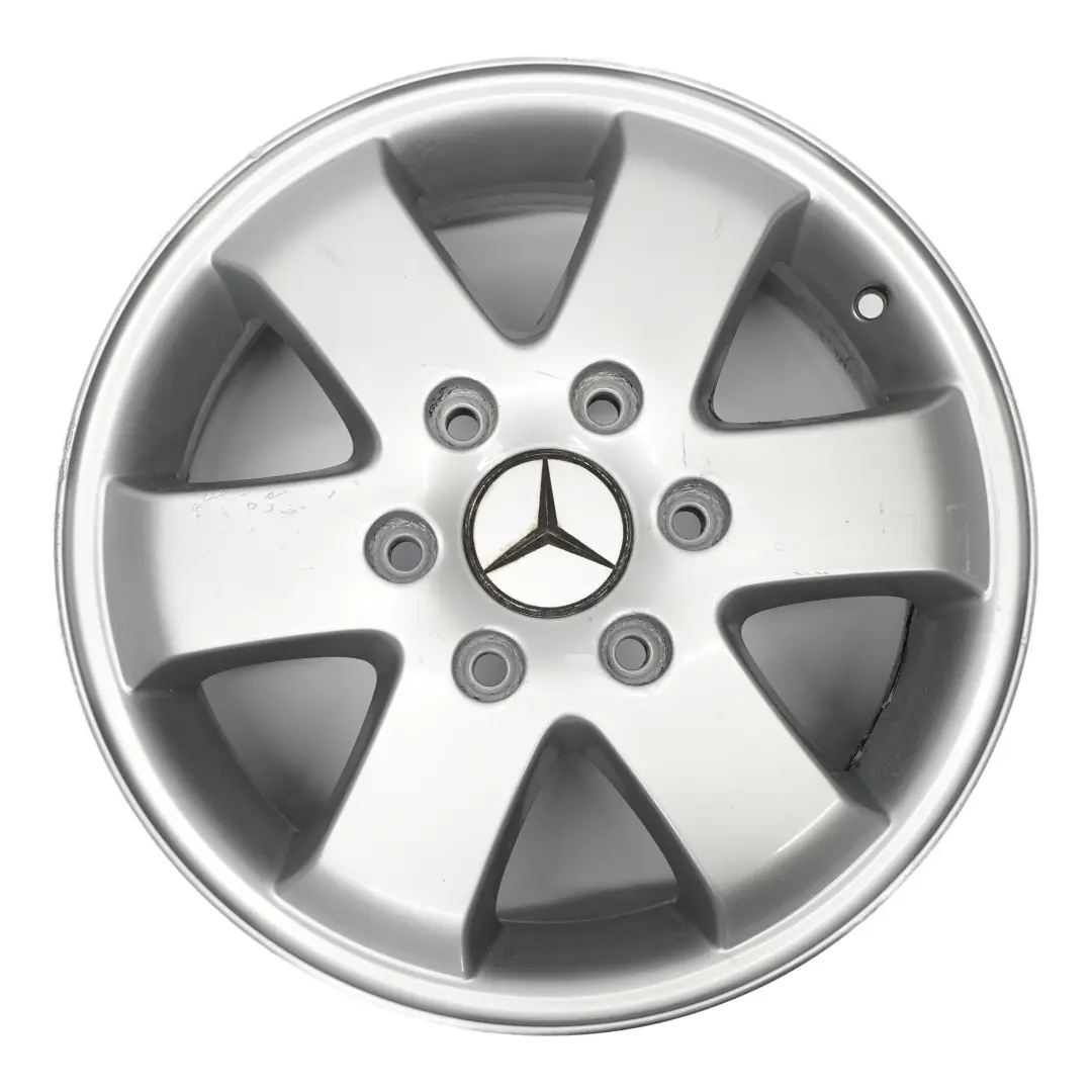 Silberne Leichtmetallfelge 16" 6,5J ET:62 für Mercedes W906 W910 mit Teilenummer A0004017104 Mercedes W906 W910 Silberne Leichtmetallfelge 16" 6,5J ET:62 - SKU A0004017104-1 - Teilenummer A0004017104