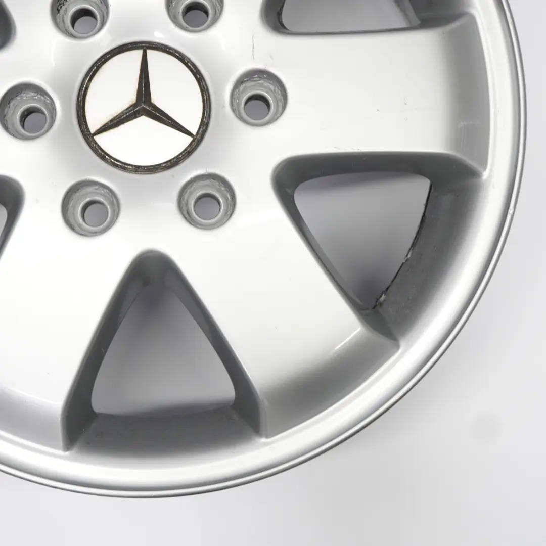 jante alliage argent 16" 6,5J ET:62 pour Mercedes W906 W910 à propos du numéro de pièce A0004017104 Mercedes W906 W910 jante alliage argent 16" 6,5J ET:62 - SKU A0004017104-1 - Numéro de pièce A0004017104