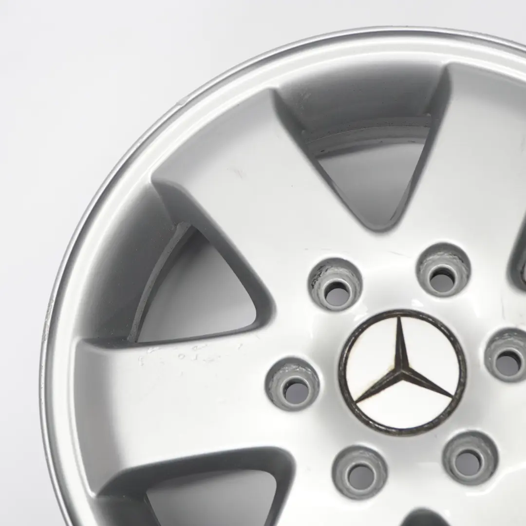 Silberne Leichtmetallfelge 16" 6,5J ET:62 für Mercedes W906 W910 mit Teilenummer A0004017104 Mercedes W906 W910 Silberne Leichtmetallfelge 16" 6,5J ET:62 - SKU A0004017104-1 - Teilenummer A0004017104