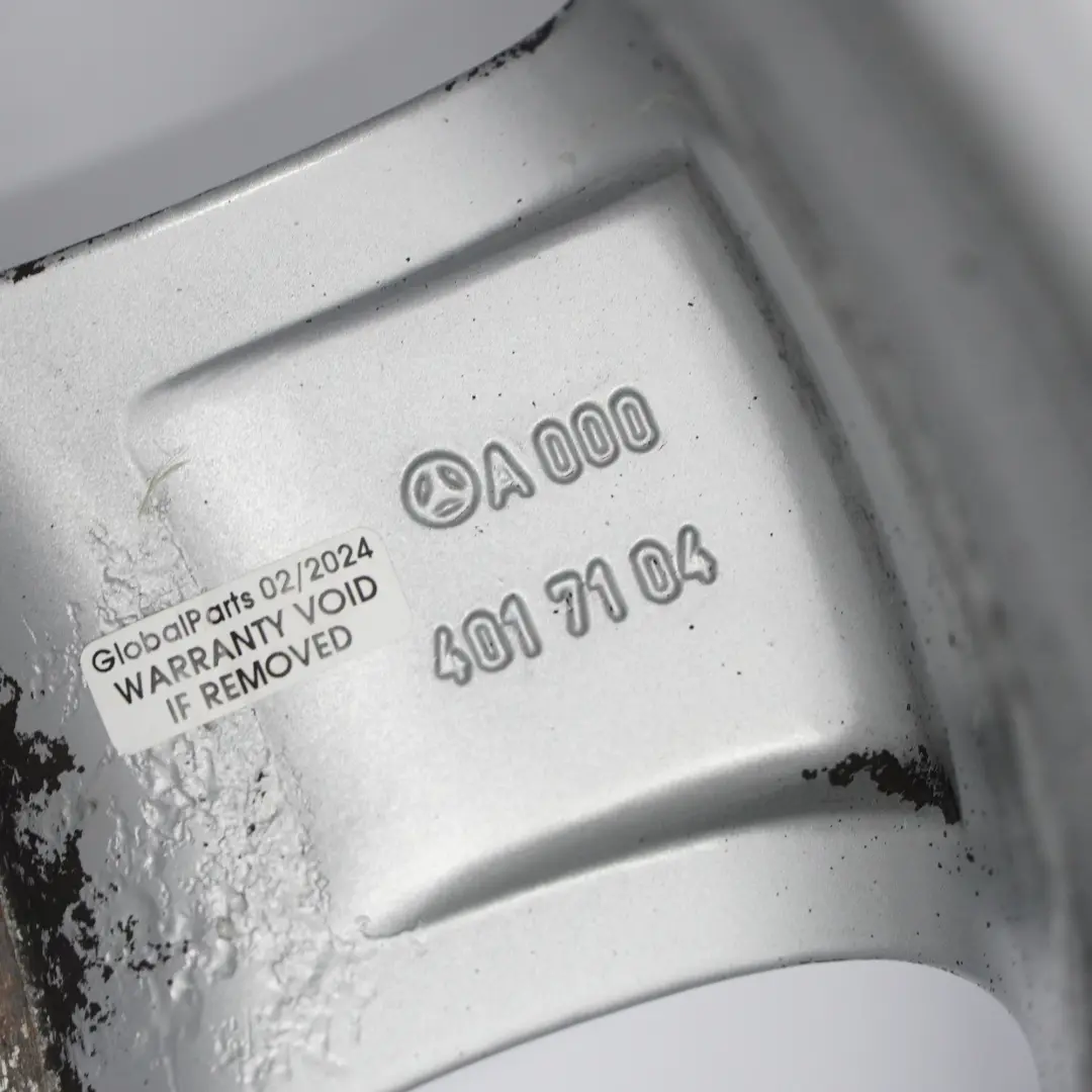 Cerchio in lega argento 16" 6,5J ET:62 per Mercedes W906 W910 con numero di parte A0004017104 Mercedes W906 W910 Cerchio in lega argento 16" 6,5J ET:62 - SKU A0004017104-1 - Numero di parte A0004017104