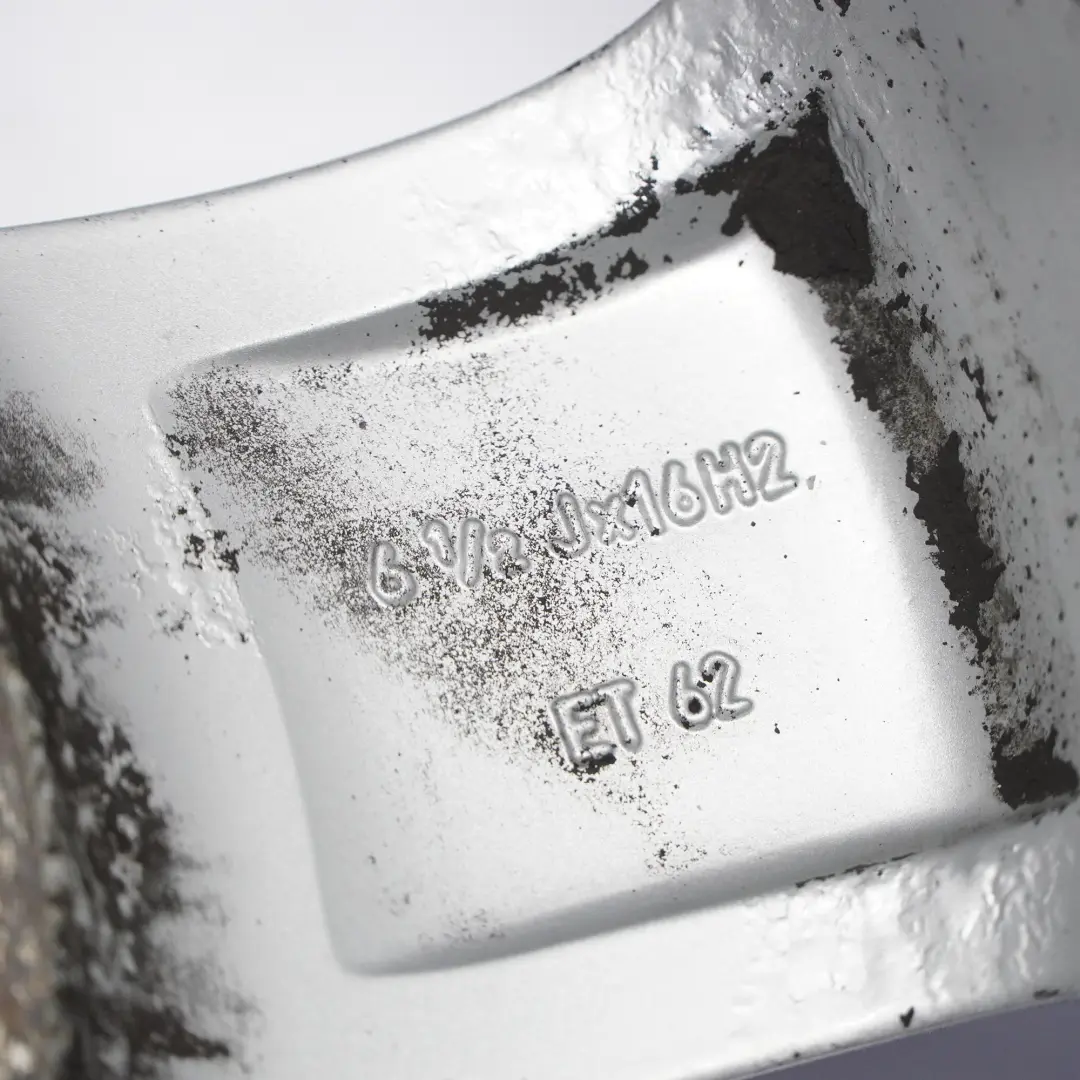 Felga Aluminiowa 16" 6,5J ET:62 do Mercedes W906 W910 o numerze A0004017104 Mercedes W906 W910 Felga Aluminiowa 16" 6,5J ET:62 - SKU A0004017104-2 - Numer Części A0004017104