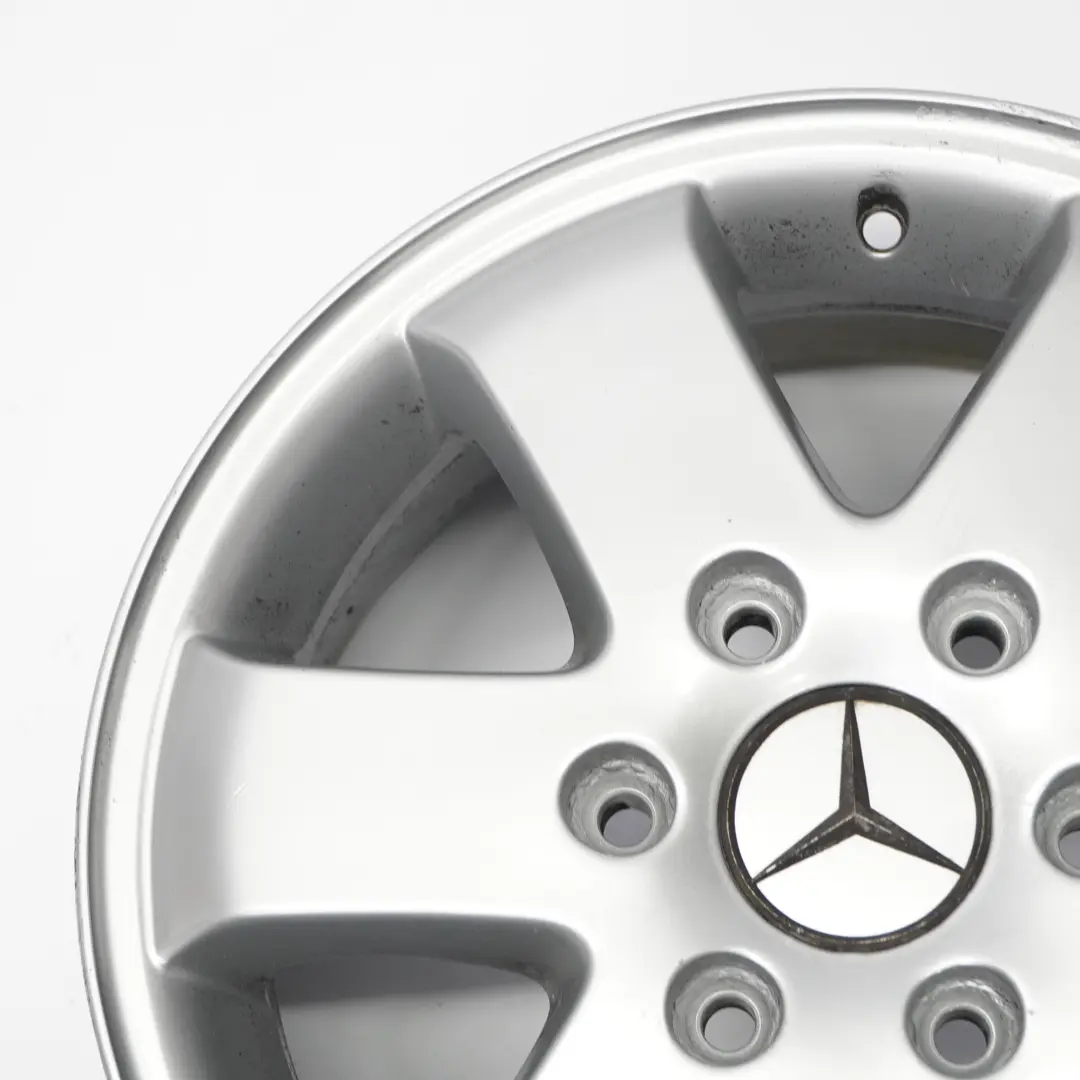 Silberne Leicht metall felge 16" 6,5J ET:62 für Mercedes W906 W910 mit Teilenummer A0004017104 Mercedes W906 W910 Silberne Leicht metall felge 16" 6,5J ET:62 - SKU A0004017104-2 - Teilenummer A0004017104