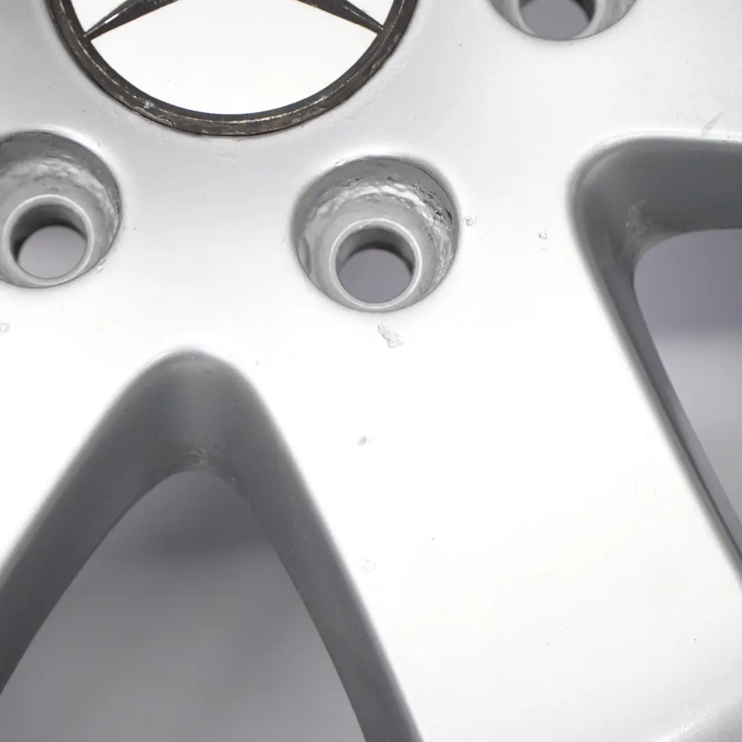 Silberne Leicht metall felge 16" 6,5J ET:62 für Mercedes W906 W910 mit Teilenummer A0004017104 Mercedes W906 W910 Silberne Leicht metall felge 16" 6,5J ET:62 - SKU A0004017104-2 - Teilenummer A0004017104