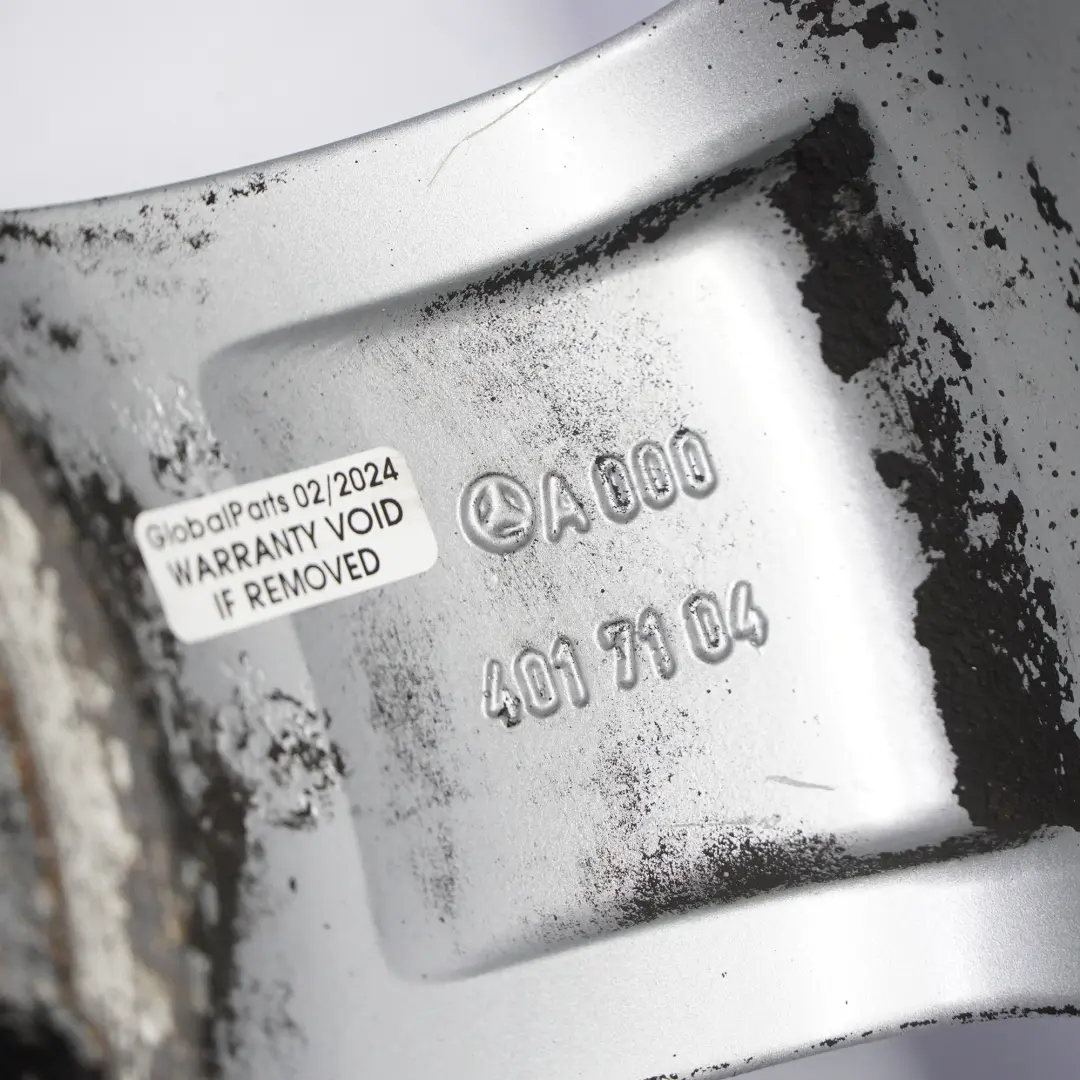 jante alliage argent 16" 6,5J ET:62 pour Mercedes W906 W910 à propos du numéro de pièce A0004017104 Mercedes W906 W910 jante alliage argent 16" 6,5J ET:62 - SKU A0004017104-2 - Numéro de pièce A0004017104