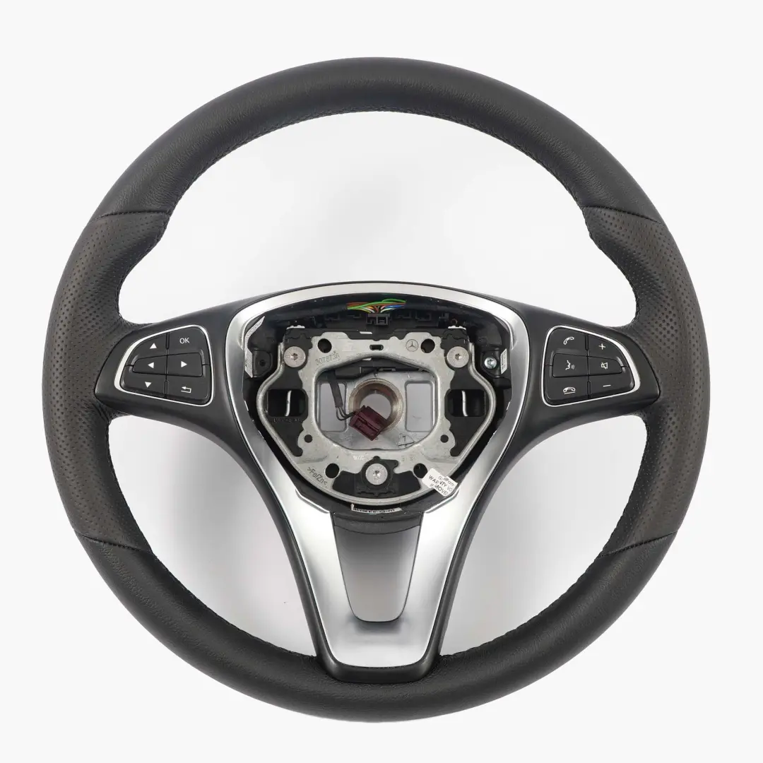 Mercedes W117 W156 W176 W242 W246 NOUVEAU Volant en cuir noir avec filets noirs - SKU A0004601303-1 - Numéro de pièce A0004601303