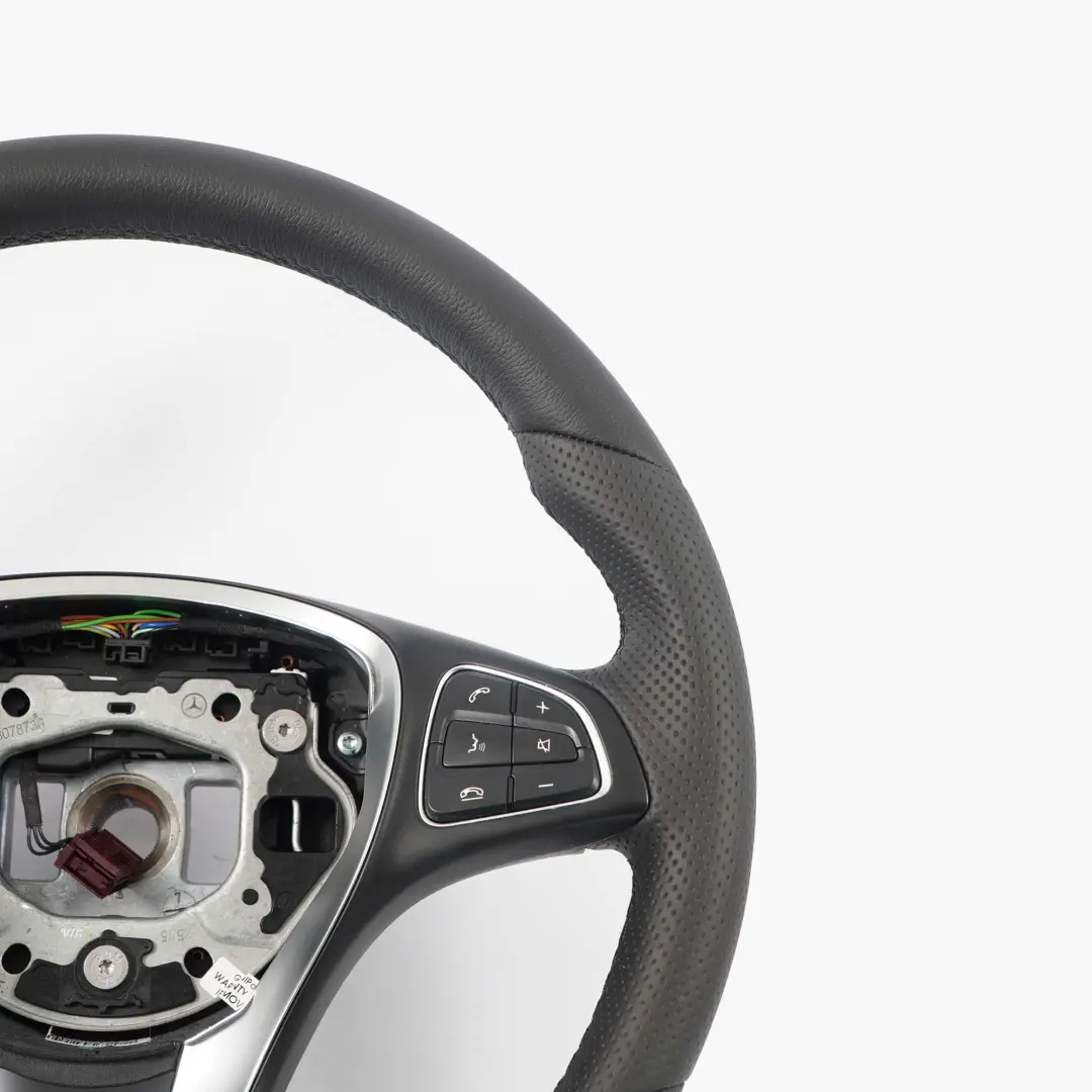 Mercedes W117 W156 W176 W242 W246 NOUVEAU Volant en cuir noir avec filets noirs - SKU A0004601303-1 - Numéro de pièce A0004601303