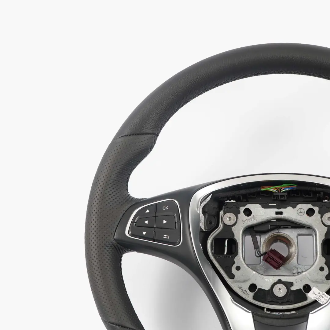 W117 W156 W176 W242 W246 NOUVEAU Volant en cuir noir avec filets noirs pour Mercedes à propos du numéro de pièce A0004601303 Mercedes W117 W156 W176 W242 W246 NOUVEAU Volant en cuir noir avec filets noirs - SKU A0004601303-1 - Numéro de pièce A0004601303