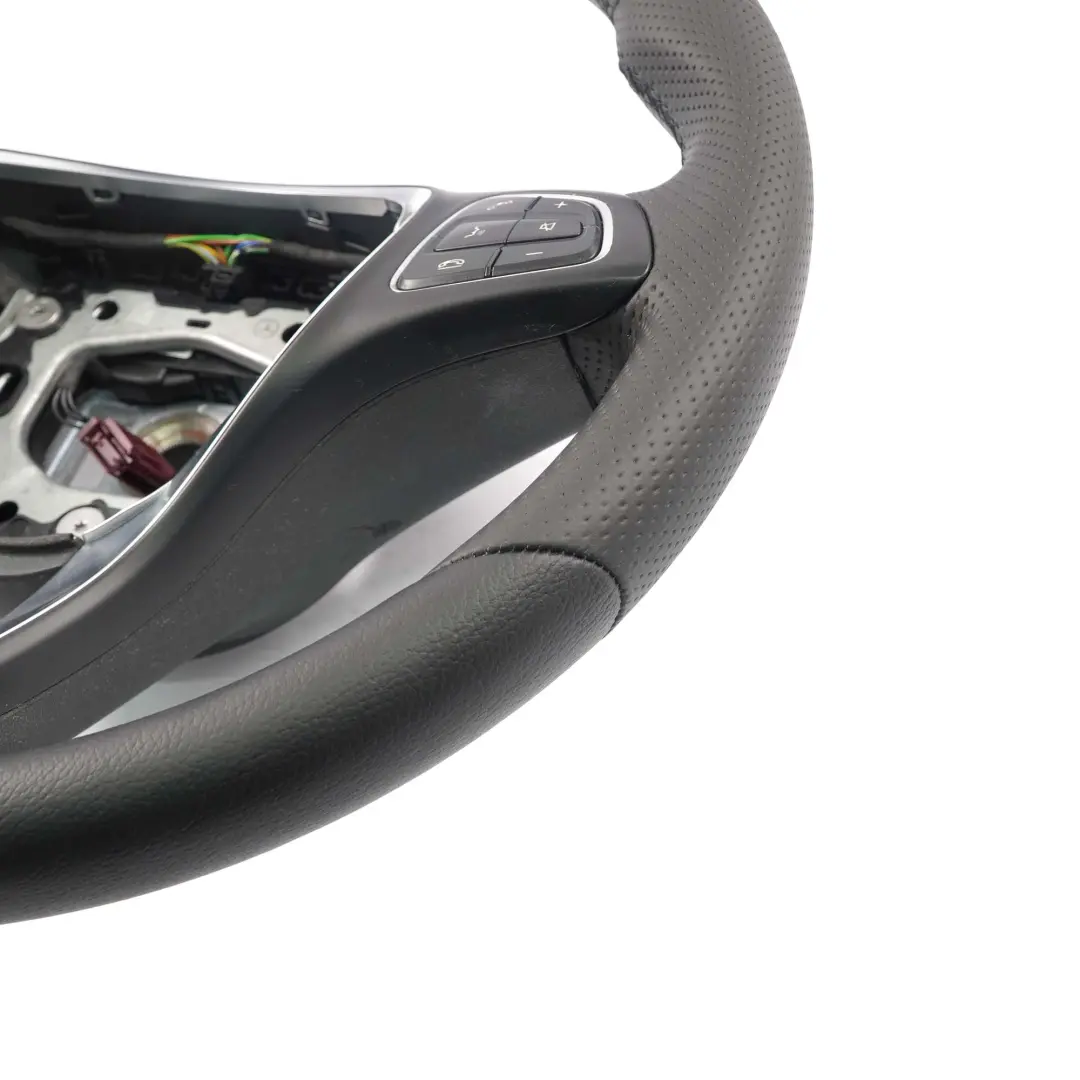 NUOVO In Pelle Nera Con Filo Nero per Volante Mercedes W176 con numero di parte A0004601303 Volante Mercedes W176 NUOVO In Pelle Nera Con Filo Nero - SKU A0004601303-1 - Numero di parte A0004601303