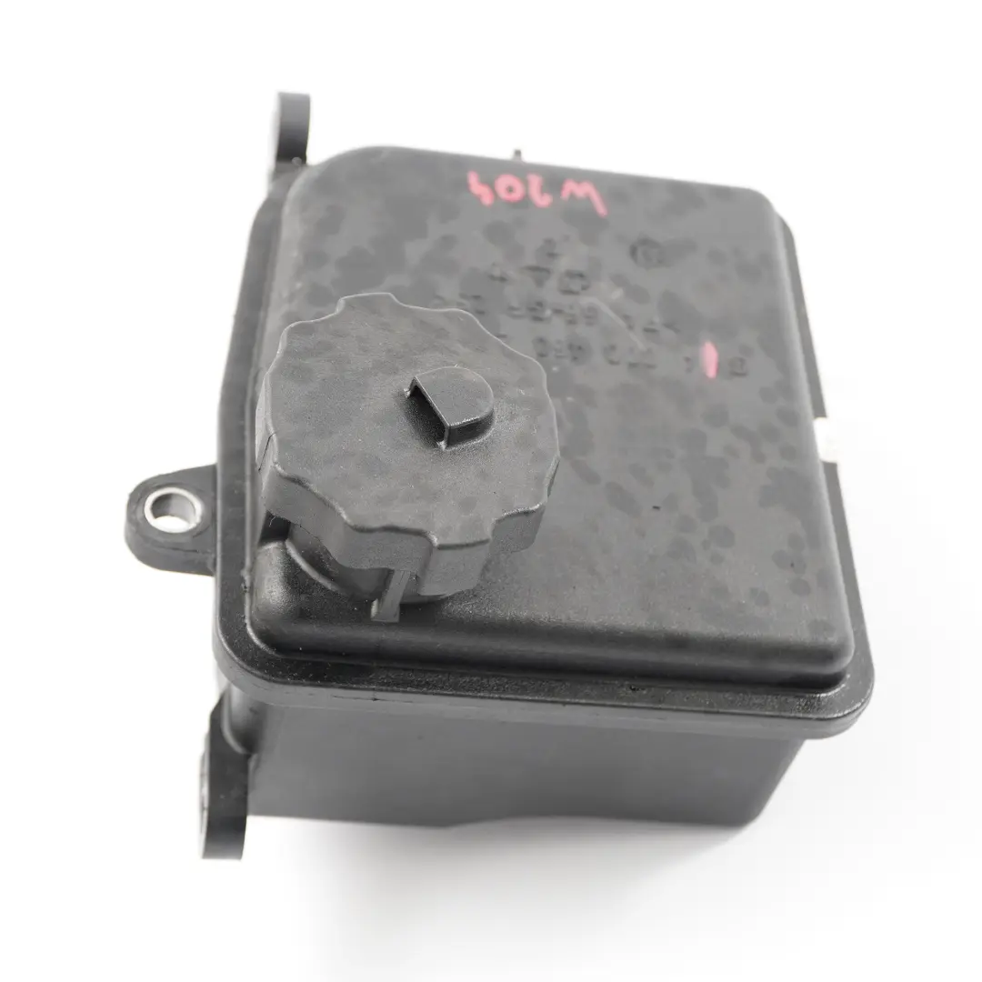 M271 Zbiorniczek Zbiornik Pompy Wspomagania do Mercedes W204 W212 o numerze A0004602983 Mercedes W204 W212 M271 Zbiorniczek Zbiornik Pompy Wspomagania - SKU A0004602983 - Numer Części A0004602983
