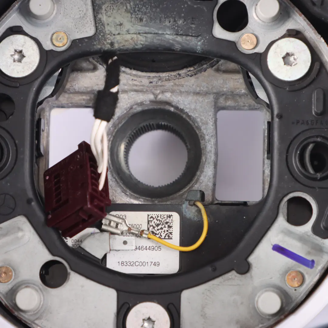 Lenkrad Mercedes C118 W177 NEU Schwarzes Leder Schalt wippen Rote Fäden für mit Teilenummer A0004604602 Lenkrad Mercedes C118 W177 NEU Schwarzes Leder Schalt wippen Rote Fäden - SKU A0004604602-1 - Teilenummer A0004604602