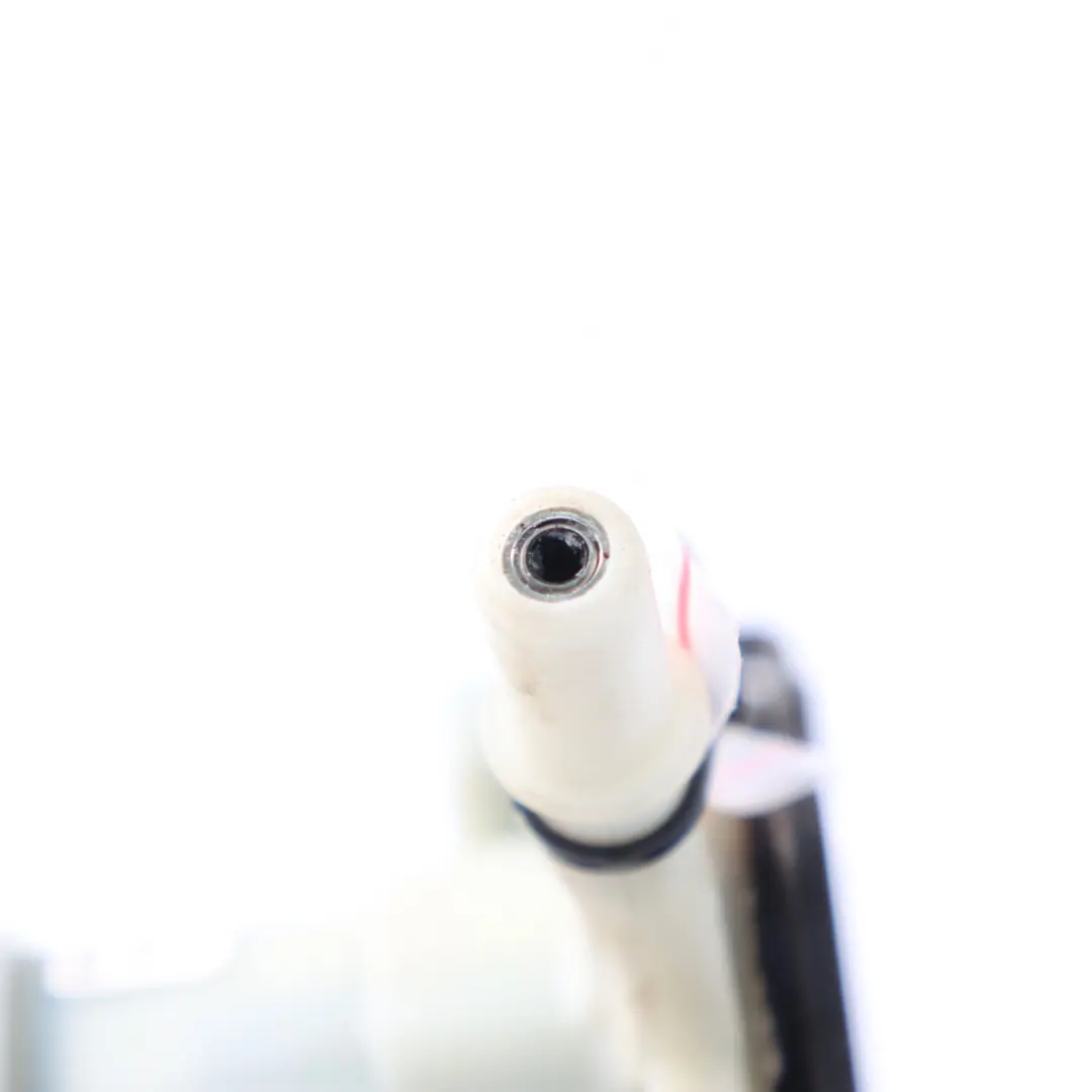 Pompa Zbiornika Dodatku AdBlue do Mercedes X253 Diesel o numerze A0004700400 Mercedes X253 Diesel Pompa Zbiornika Dodatku AdBlue - SKU A0004700400-1 - Numer Części A0004700400