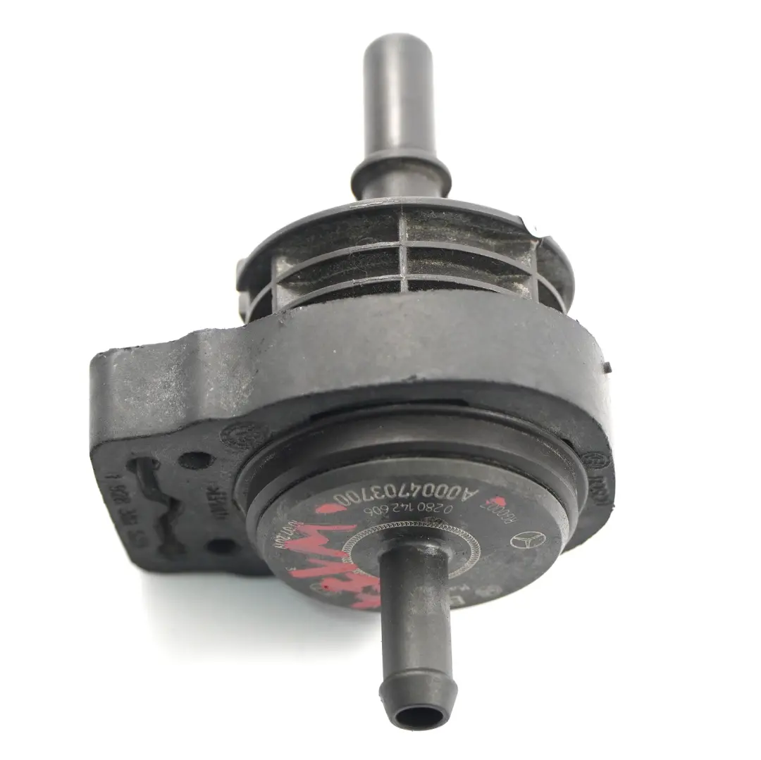 Mercedes W177 Válvula De Purga De Vacío - SKU A0004703700 - Número de pieza A0004703700