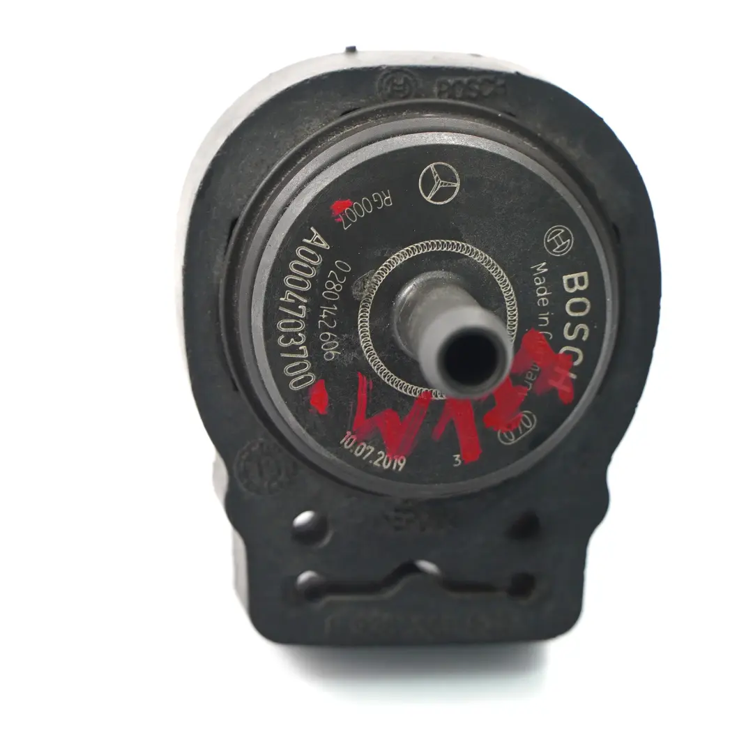 Unter Druck Entlüftungs Ventil für Mercedes W177 mit Teilenummer A0004703700 Mercedes W177 Unter Druck Entlüftungs Ventil - SKU A0004703700 - Teilenummer A0004703700