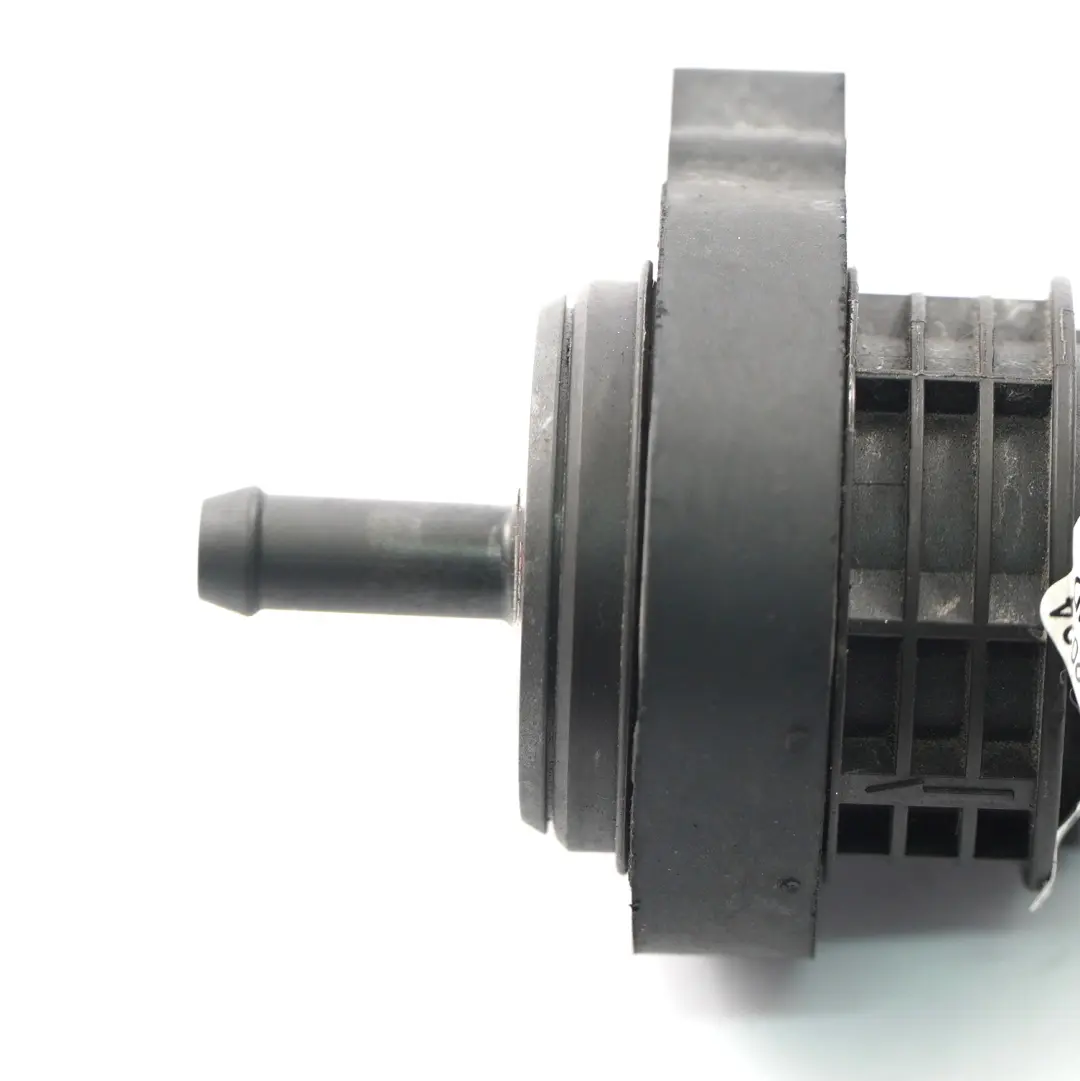 Zawór Podciśnienia Powietrza do Mercedes W177 o numerze A0004703700 Mercedes W177 Zawór Podciśnienia Powietrza - SKU A0004703700 - Numer Części A0004703700