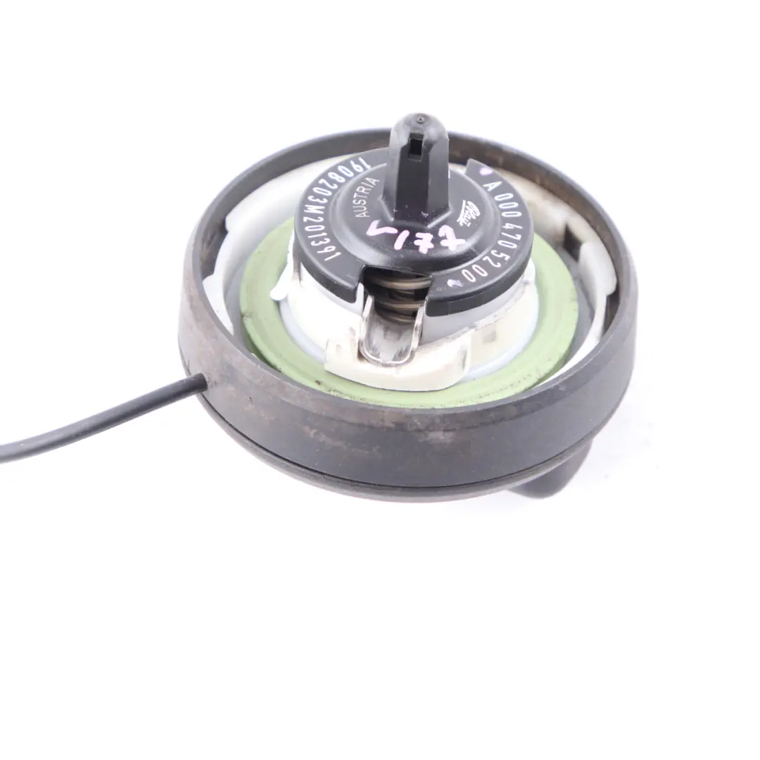 Korek Pokrywa Wlewu Paliwa Czarna do Mercedes W177 W247 o numerze A0004705200 Mercedes W177 W247 Korek Pokrywa Wlewu Paliwa Czarna - SKU A0004705200 - Numer Części A0004705200