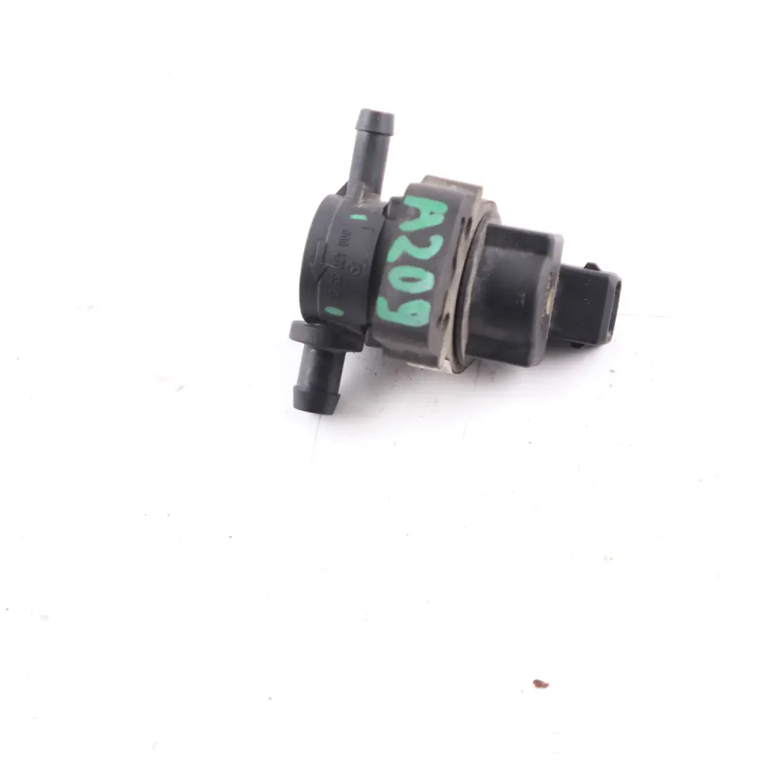 Valve de régénération de carburant Pompe purge Solénoïde pour Mercedes W203 W204 W211 à propos du numéro de pièce A0004705593 Mercedes W203 W204 W211 Valve de régénération de carburant Pompe purge Solénoïde - SKU A0004705593 - Numéro de pièce A0004705593
