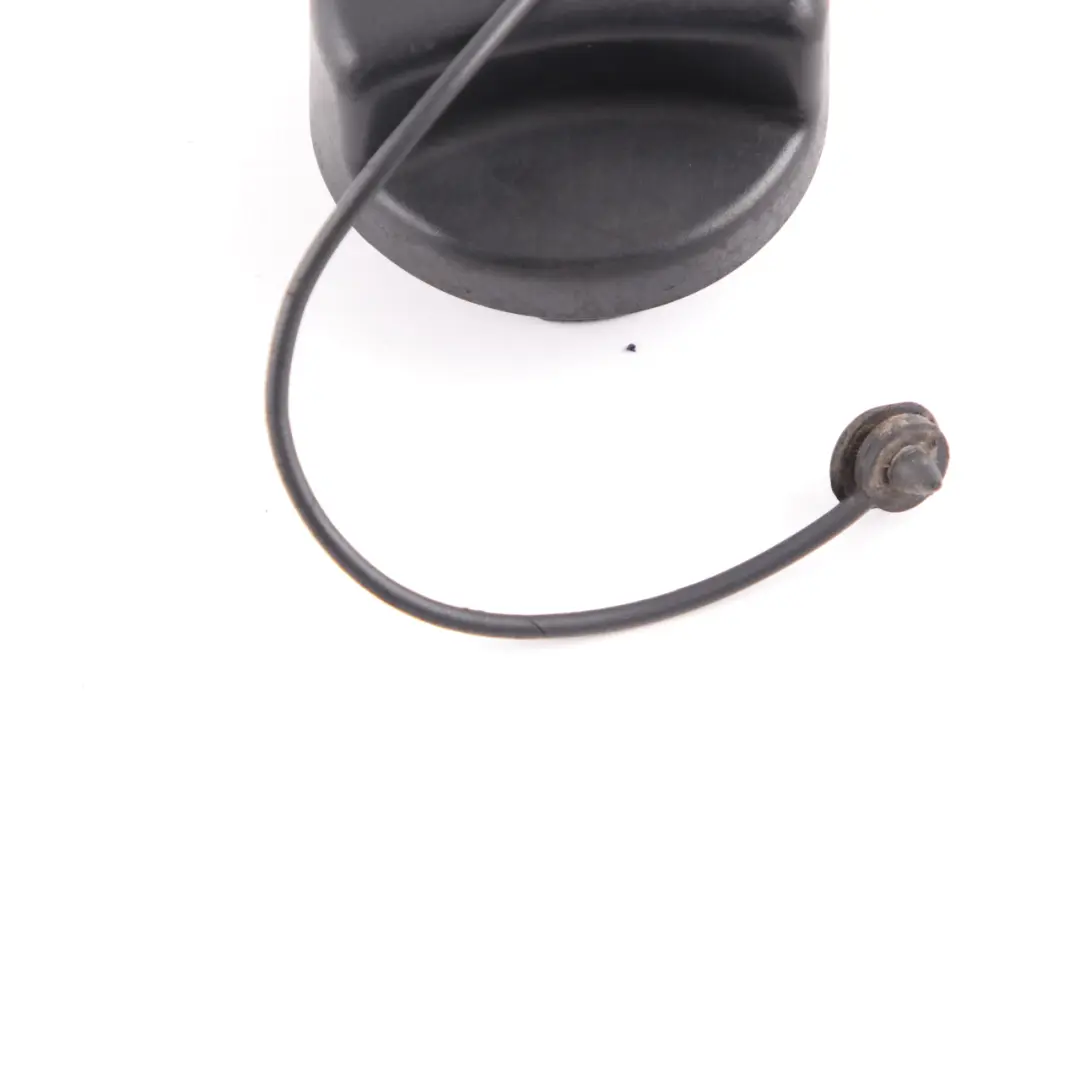 Tappo serbatoio Mercedes W447 W906 nero A9064700005 per con numero di parte A0004705805 Tappo serbatoio Mercedes W447 W906 nero A9064700005 - SKU A0004705805 - Numero di parte A0004705805