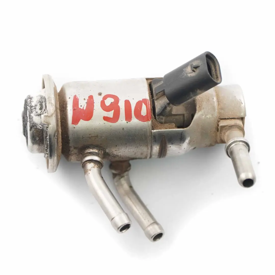 OM651 Adblue Injektor Flüssigkeitseinspritzung Düse für Mercedes W910 mit Teilenummer A0004900300 Mercedes W910 OM651 Adblue Injektor Flüssigkeitseinspritzung Düse - SKU A0004900300 - Teilenummer A0004900300