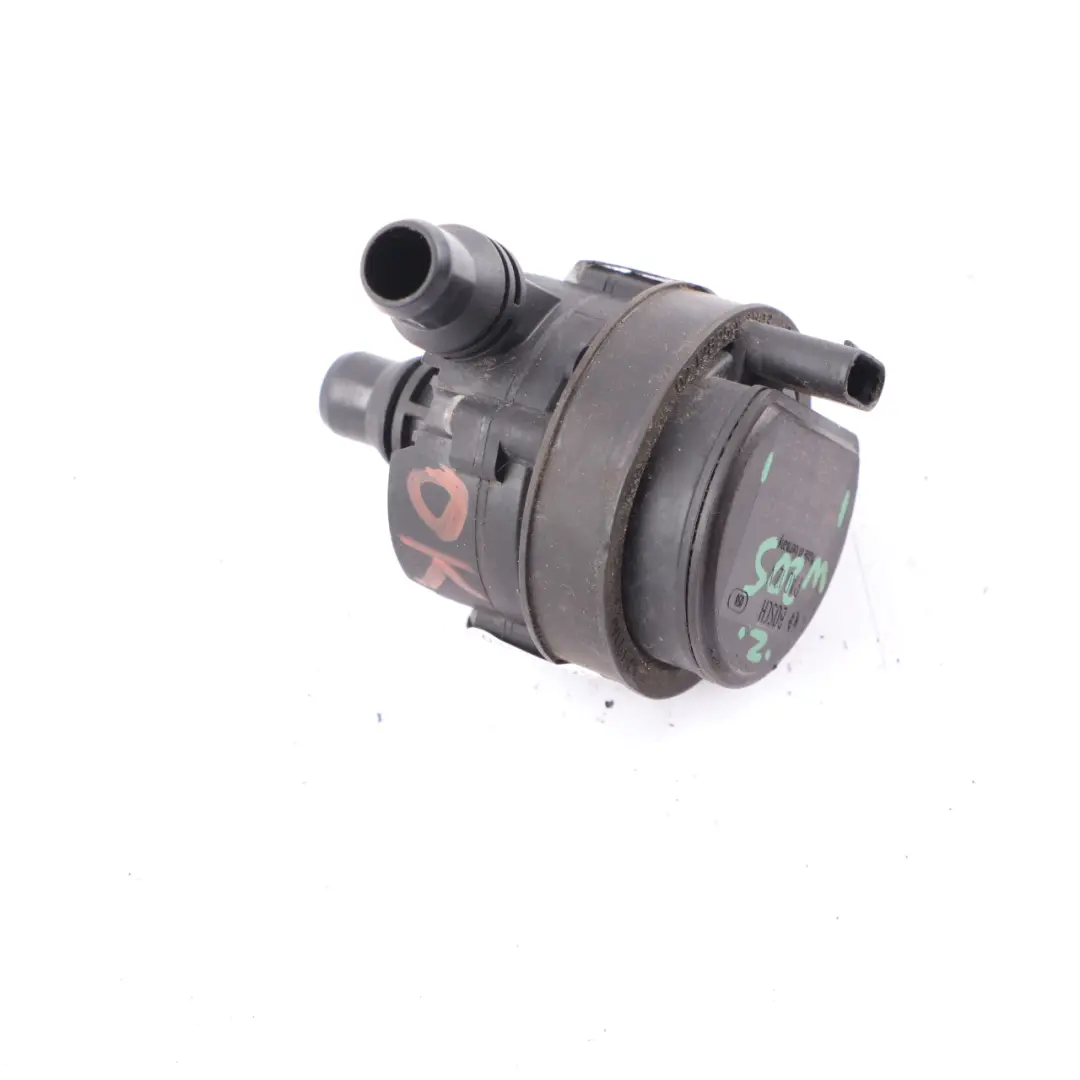 Pompa Acqua Refrigerante Ausiliaria per Mercedes C118 W177 W205 W213 con numero di parte A0005004386 Mercedes C118 W177 W205 W213 Pompa Acqua Refrigerante Ausiliaria - SKU A0005004386 - Numero di parte A0005004386