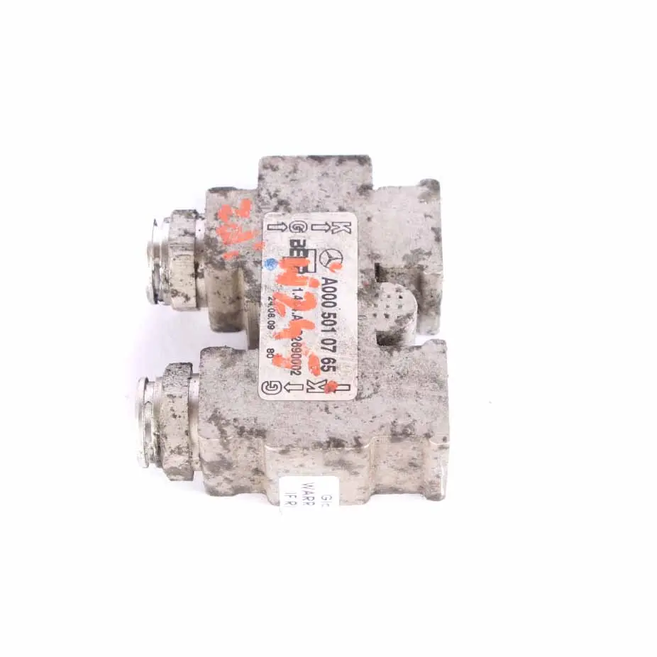 W207 W245 Termostato Radiatore Olio Radiatore per Mercedes W204 con numero di parte A0005010765 Mercedes W204 W207 W245 Termostato Radiatore Olio Radiatore - SKU A0005010765 - Numero di parte A0005010765