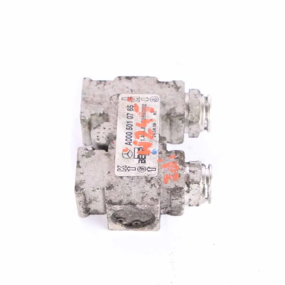 BMW W204 W207 W245 Thermostat Refroidisseur d'huile Radiateur - SKU A0005010765 - Numéro de pièce A0005010765