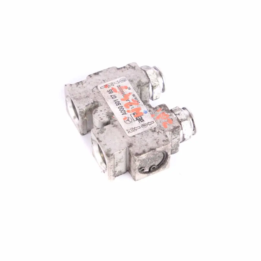 W207 W245 Thermostat Oil Cooler Radiator to Mercedes W204 with Part number A0005010765 Mercedes W204 W207 W245 Thermostat Oil Cooler Radiator - SKU A0005010765 - Part number A0005010765