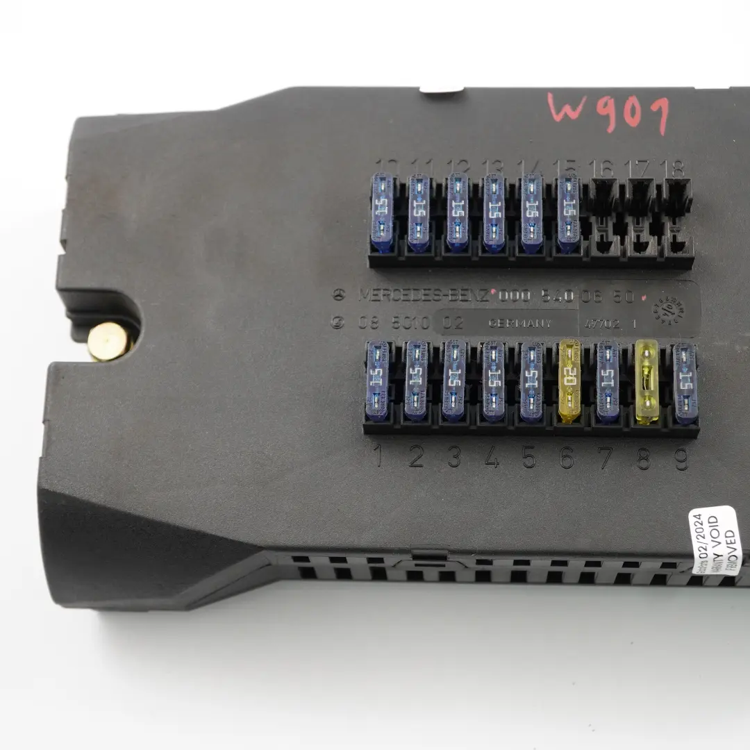 W901 W638 scatola dei fusibili controllo relè per Mercedes Sprinter con numero di parte A0005400650 Mercedes Sprinter W901 W638 scatola dei fusibili controllo relè - SKU A0005400650 - Numero di parte A0005400650