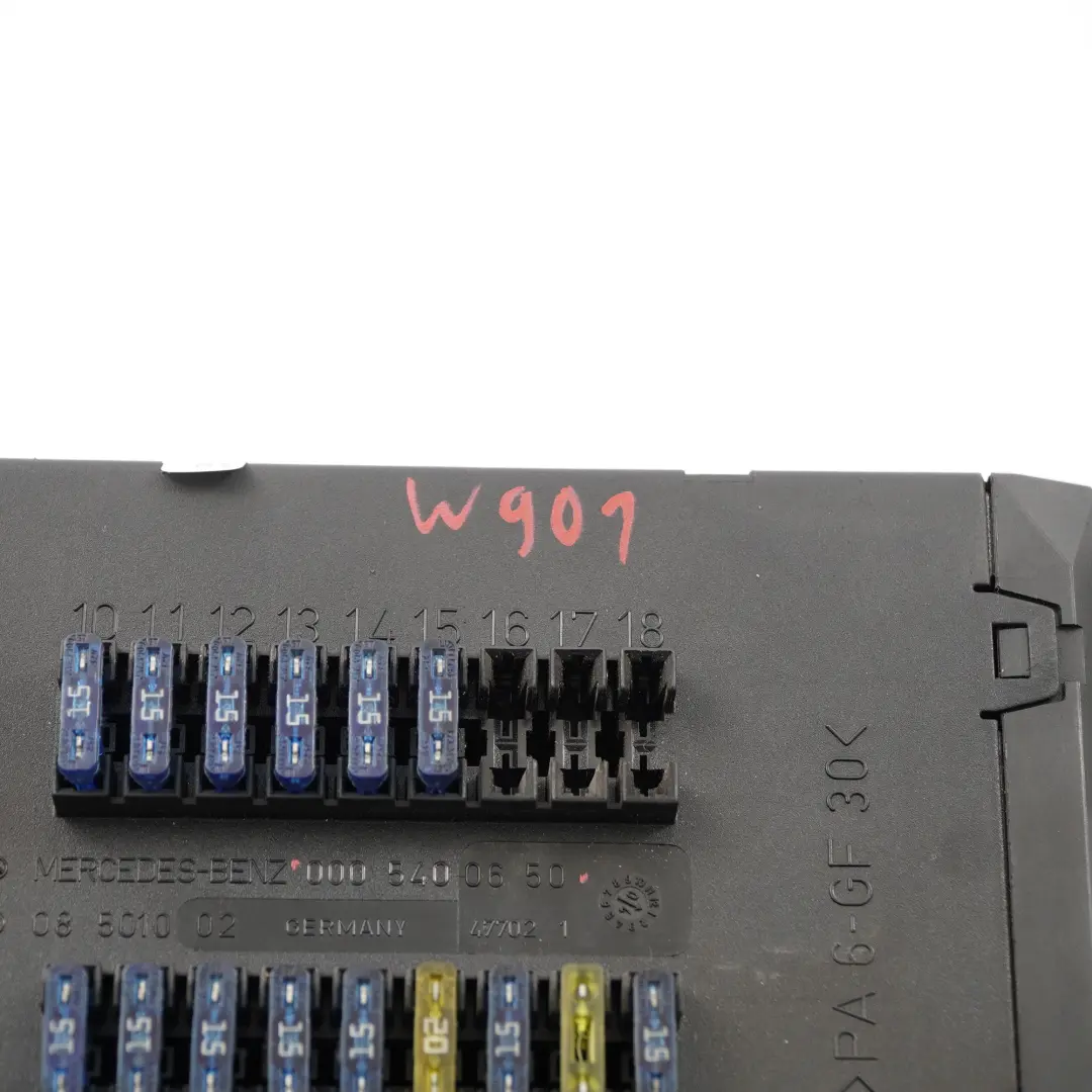 W901 W638 Caja de Fusibles Relé Control Módulo para Mercedes Sprinter con número de pieza A0005400650 Mercedes Sprinter W901 W638 Caja de Fusibles Relé Control Módulo - SKU A0005400650 - Número de pieza A0005400650