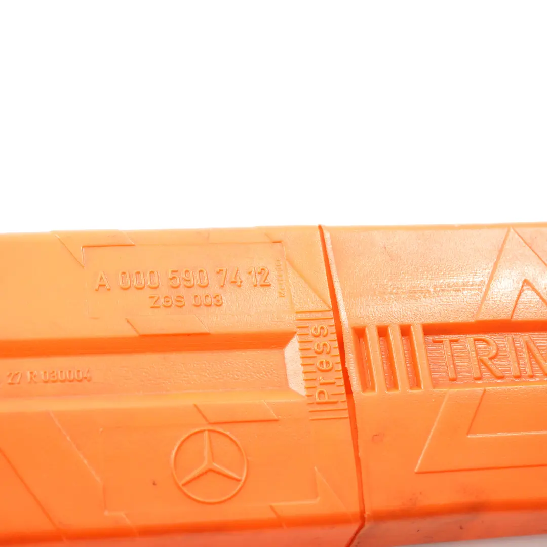 Coffre Accessoires Triangle de signalisation pour Mercedes W639 à propos du numéro de pièce A0005907412 Mercedes W639 Coffre Accessoires Triangle de signalisation - SKU A0005907412 - Numéro de pièce A0005907412
