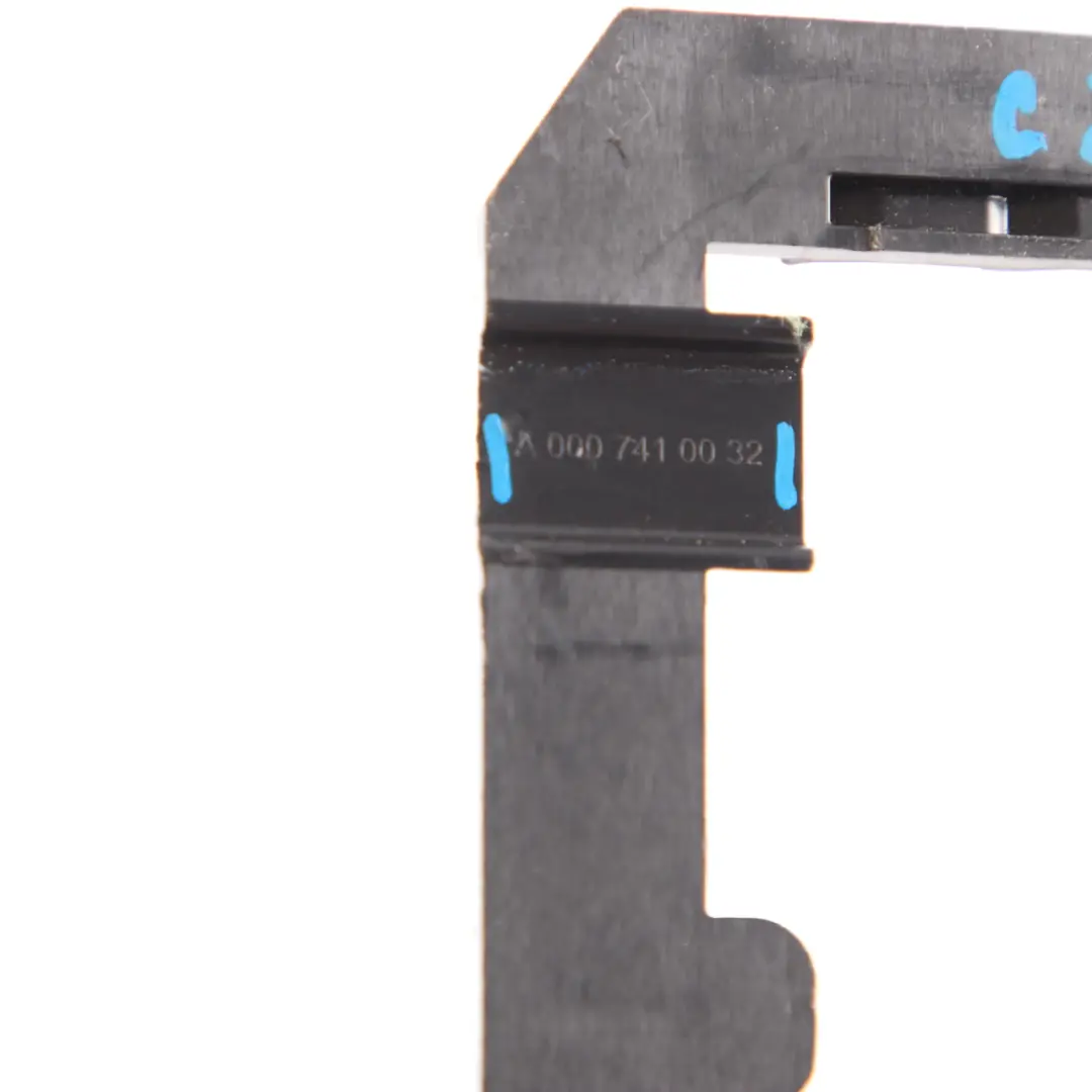 W218 Support poignée coffre Pince fixation hayon pour Mercedes W212 CLS à propos du numéro de pièce A0007410032 Mercedes W212 CLS W218 Support poignée coffre Pince fixation hayon - SKU A0007410032 - Numéro de pièce A0007410032