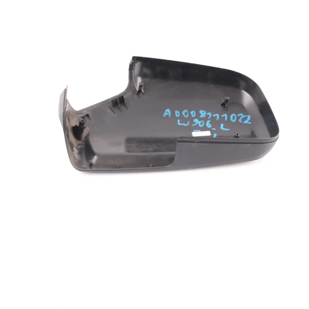 Coperchio specchietto retrovisore sinistro primerizato per Mercedes W906 con numero di parte A0008111022 Mercedes W906 Coperchio specchietto retrovisore sinistro primerizato - SKU A0008111022 - Numero di parte A0008111022