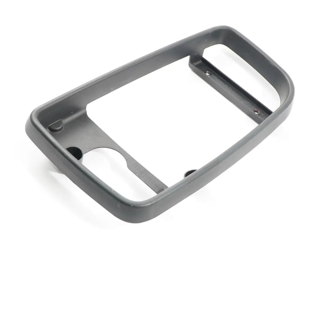 Embellecedor derecho marco espejo retrovisor para Mercedes Sprinter W906 con número de pieza A0008130536 Mercedes Sprinter W906 Embellecedor derecho marco espejo retrovisor - SKU A0008130536 - Número de pieza A0008130536