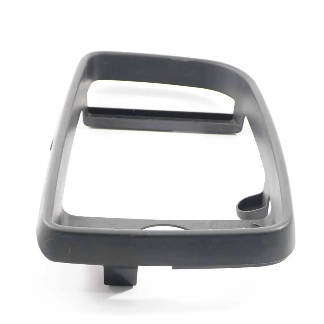 Mercedes Sprinter W906 Couvercle garniture droite cadre rétroviseur - SKU A0008130536 - Numéro de pièce A0008130536