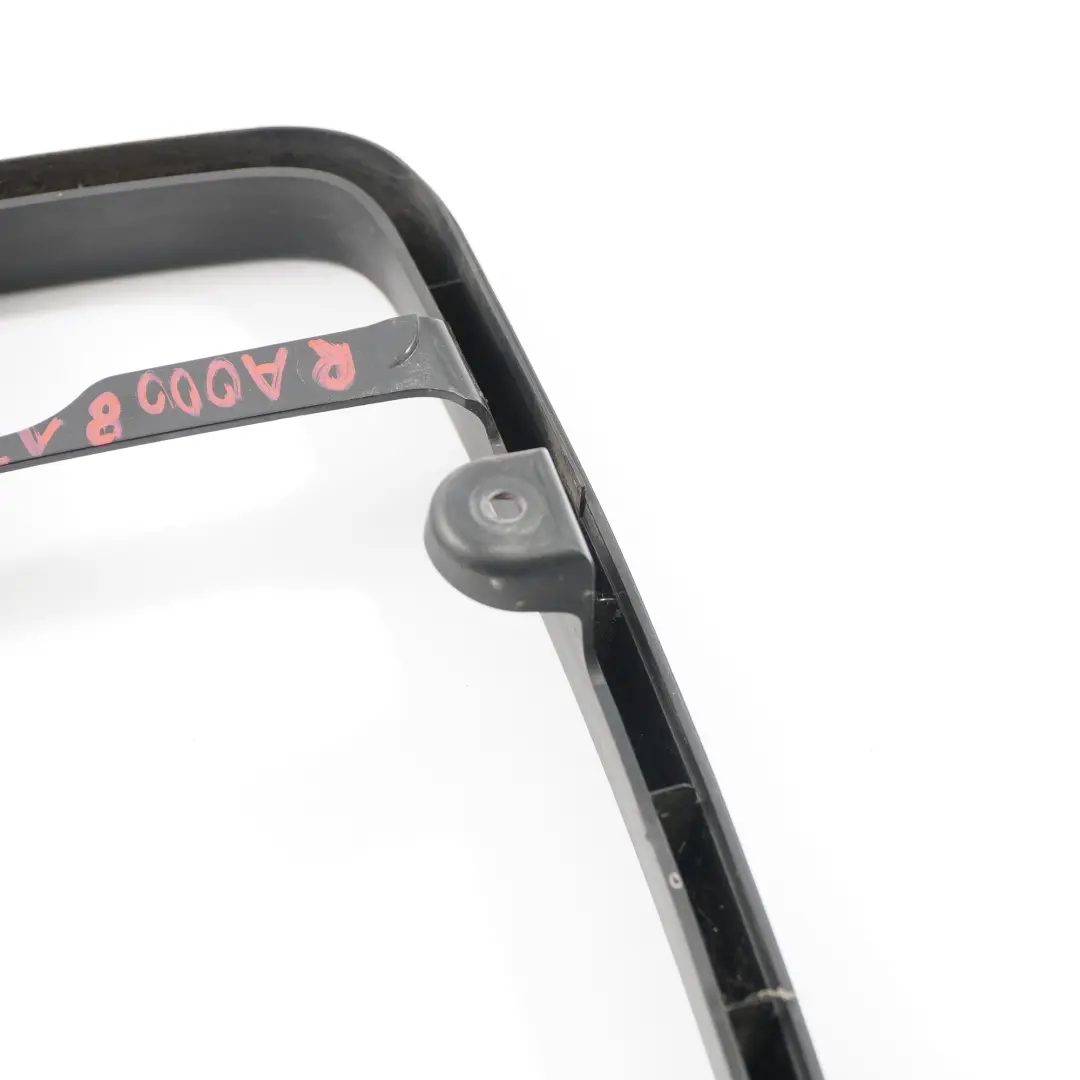 Couvercle garniture droite cadre rétroviseur pour Mercedes Sprinter W906 à propos du numéro de pièce A0008130536 Mercedes Sprinter W906 Couvercle garniture droite cadre rétroviseur - SKU A0008130536 - Numéro de pièce A0008130536