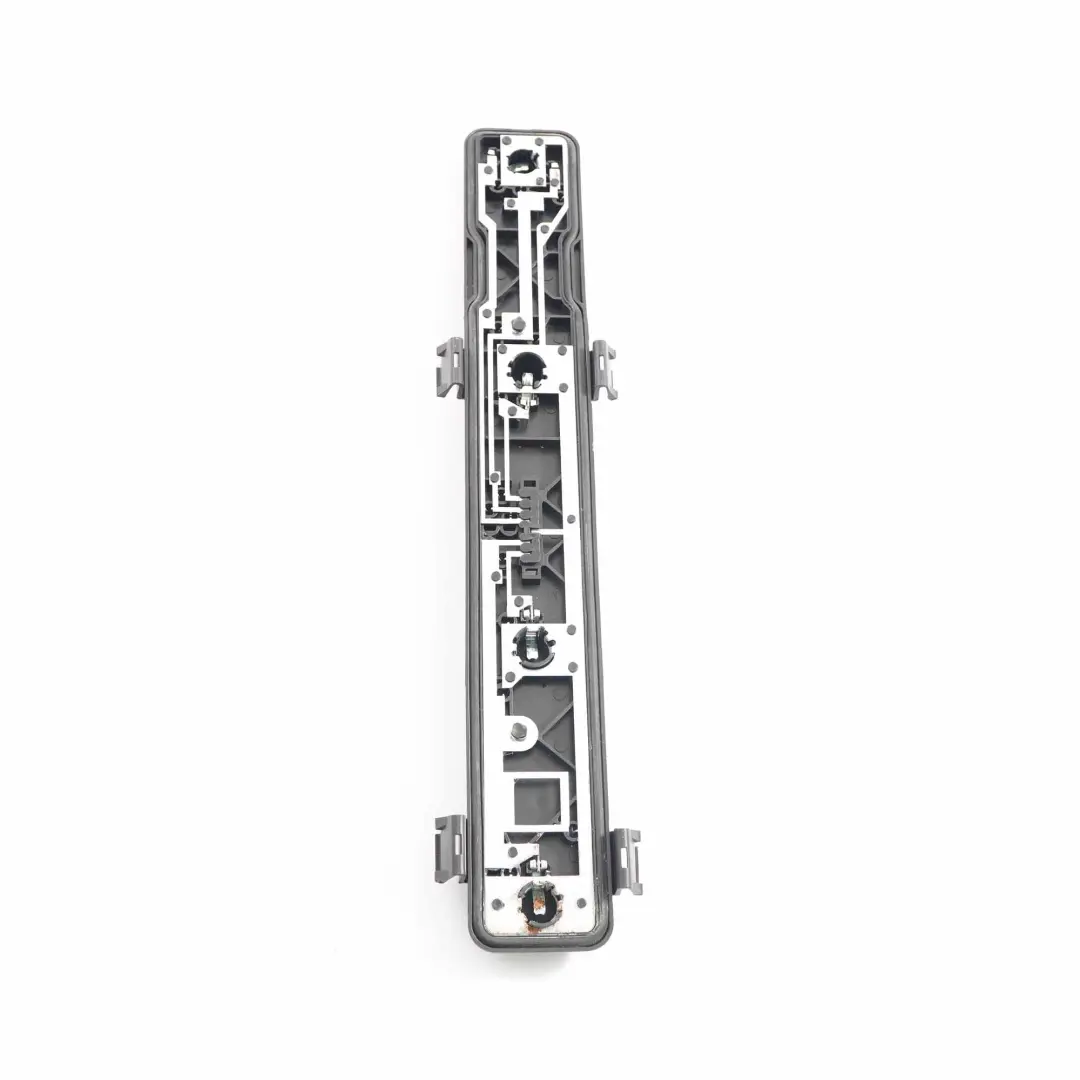 Mercedes Vito W639 Lampe arrière gauche Support d'ampoule - SKU A0008201077 - Numéro de pièce A0008201077