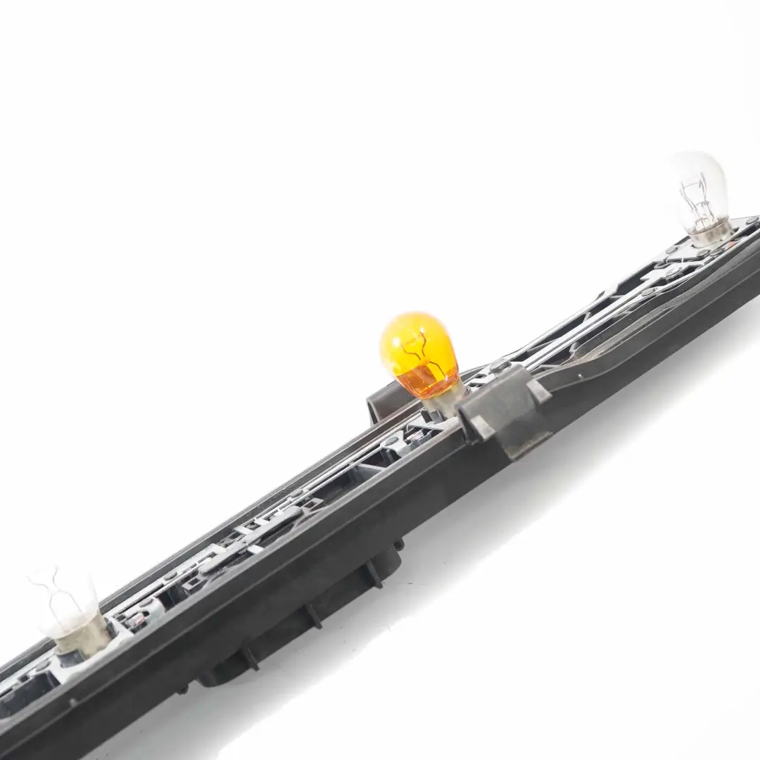 Support douille d'ampoule lampe arriere droite pour Mercedes Vito W639 à propos du numéro de pièce A0008201177 Mercedes Vito W639 Support douille d'ampoule lampe arriere droite - SKU A0008201177-1 - Numéro de pièce A0008201177