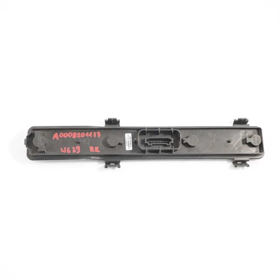 Lampada posteriore destra Portalampada per Mercedes Vito W639 con numero di parte A0008201177 Mercedes Vito W639 Lampada posteriore destra Portalampada - SKU A0008201177 - Numero di parte A0008201177