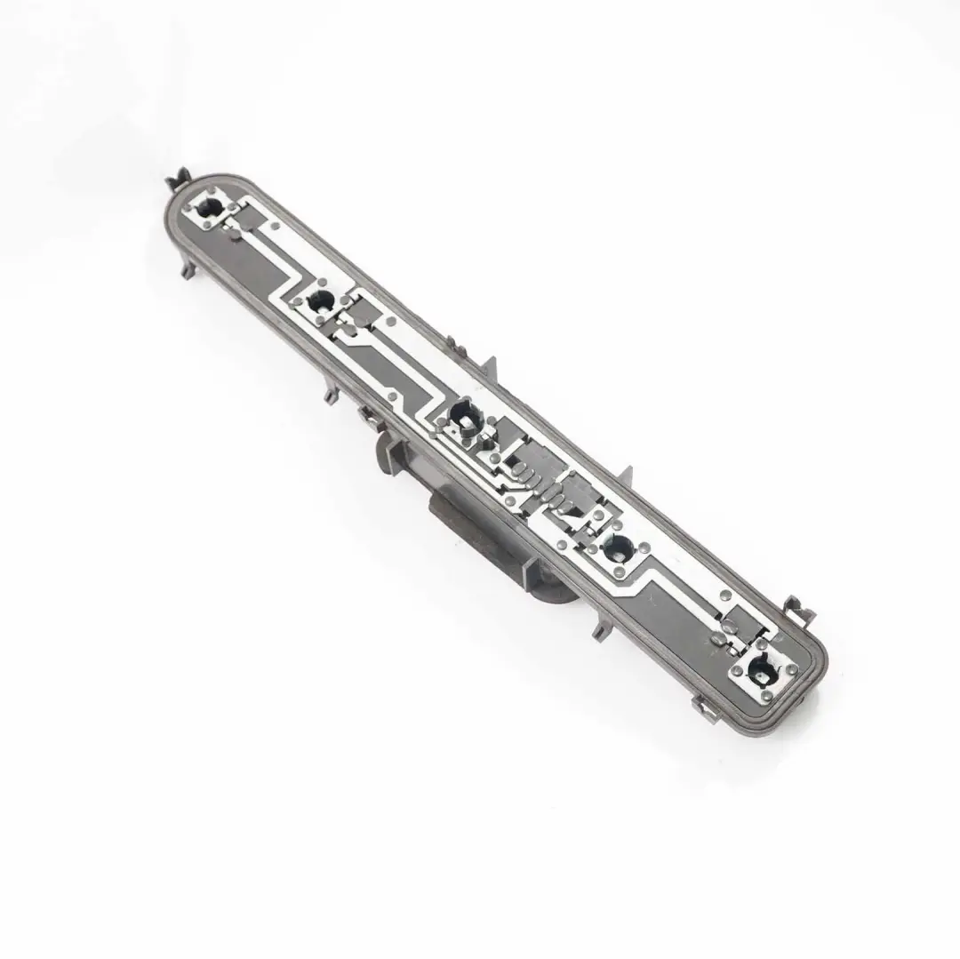 Support Lumière Lampe Arrière Gauche Droite pour Mercedes Sprinter W906 à propos du numéro de pièce A0008201377 Mercedes Sprinter W906 Support Lumière Lampe Arrière Gauche Droite - SKU A0008201377 - Numéro de pièce A0008201377