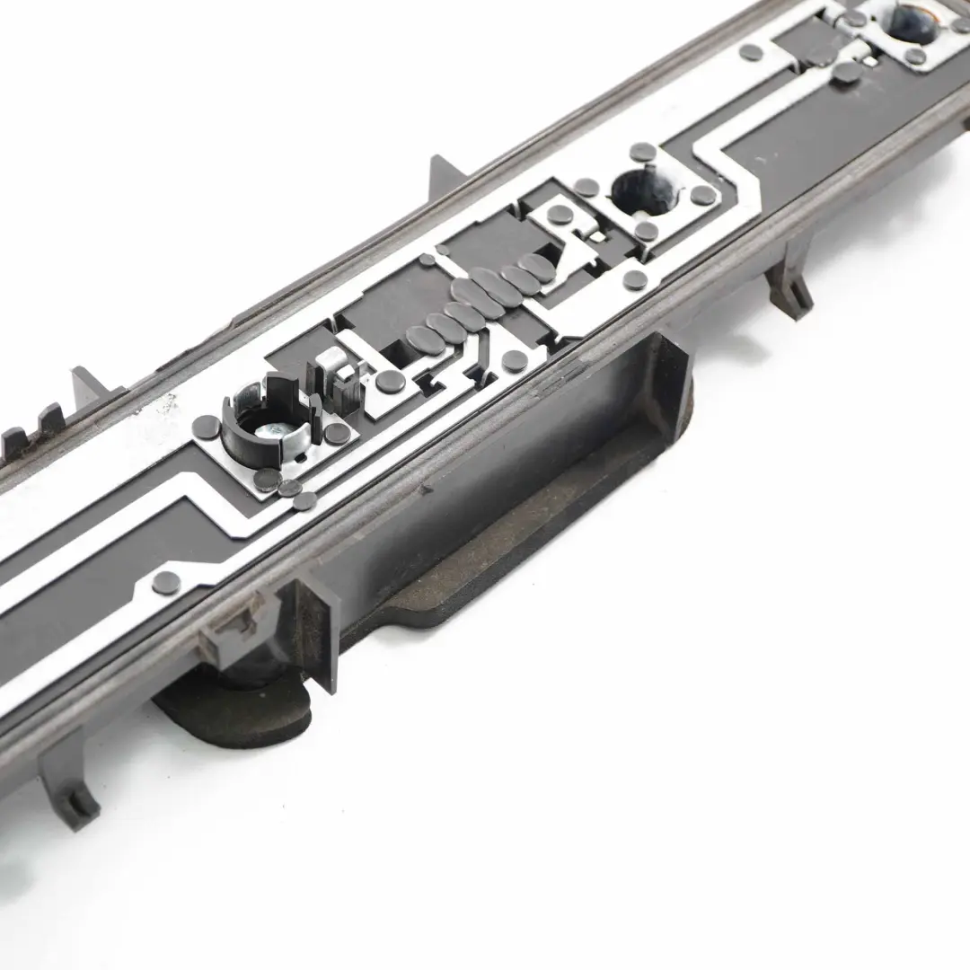 Portalampada posteriore sinistra destra per Mercedes Sprinter W906 con numero di parte A0008201377 Mercedes Sprinter W906 Portalampada posteriore sinistra destra - SKU A0008201377 - Numero di parte A0008201377