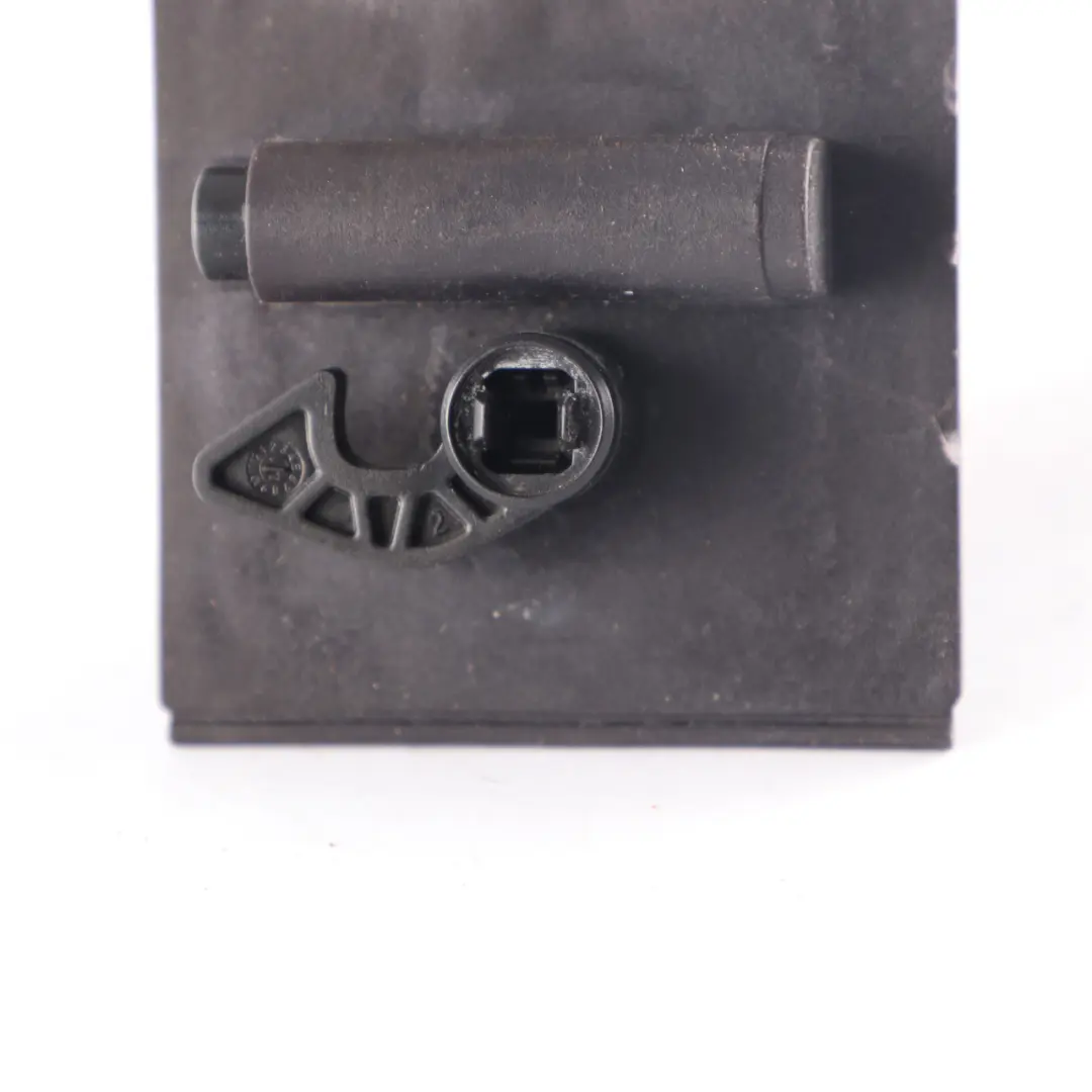 Mercedes W176 W205 W213 Attuatore Blocco Sportello Carburante - SKU A0008207703 - Numero di parte A0008207703