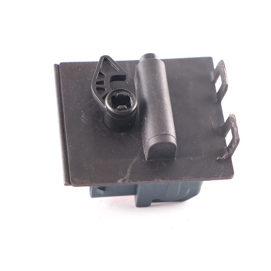 Mecanismo Bloqueo Tapa Depósito Combustible para Mercedes W176 W205 W213 con número de pieza A0008207703 Mercedes W176 W205 W213 Mecanismo Bloqueo Tapa Depósito Combustible - SKU A0008207703 - Número de pieza A0008207703