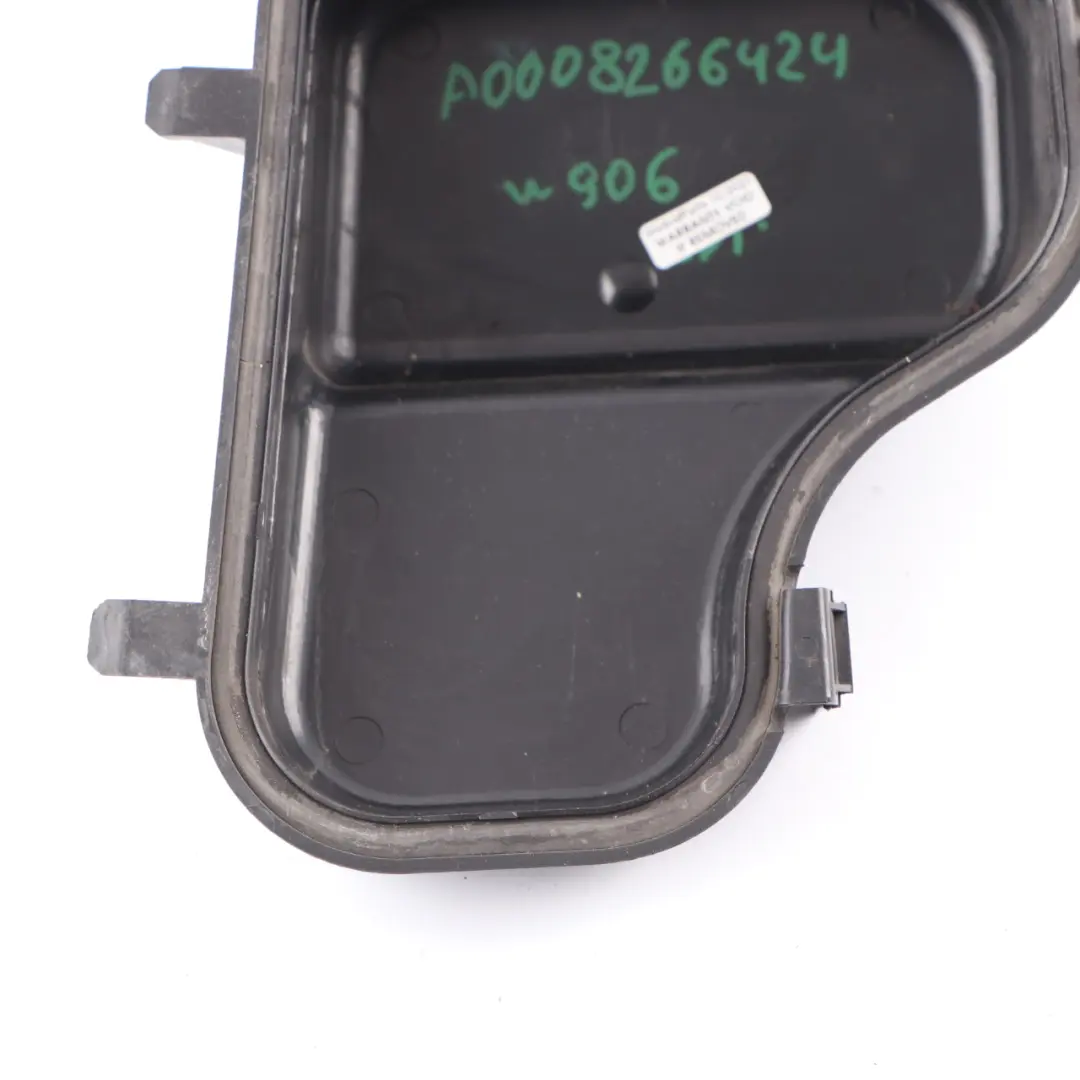 Faro Luce Copertura Parapolvere Hella Destra 247384-00 per Mercedes W906 con numero di parte A0008266424 Mercedes W906 Faro Luce Copertura Parapolvere Hella Destra 247384-00 - SKU A0008266424 - Numero di parte A0008266424