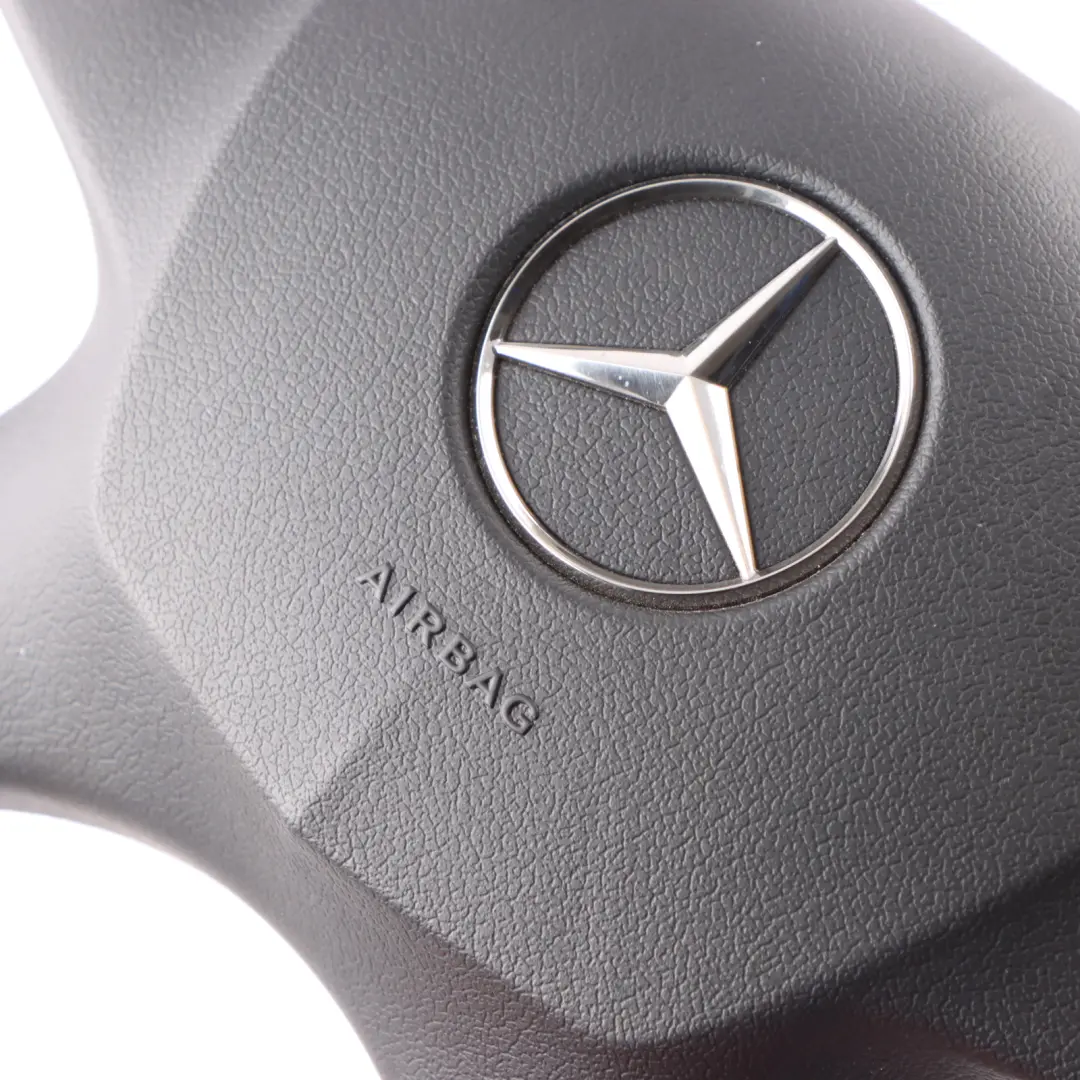 Poduszka Kierowcy Airbag Czarny do Mercedes W204 o numerze A0008600804 Mercedes W204 Poduszka Kierowcy Airbag Czarny - SKU A0008600804 - Numer Części A0008600804